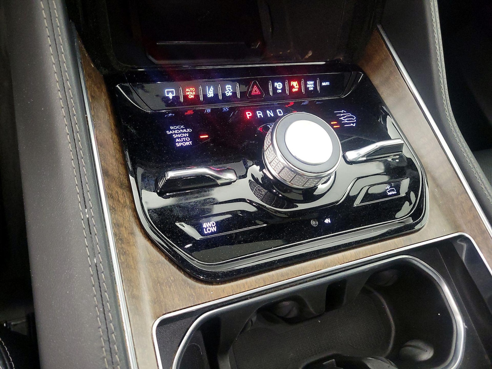 2023 Jeep Grand Wagoneer Series I - Photo 19