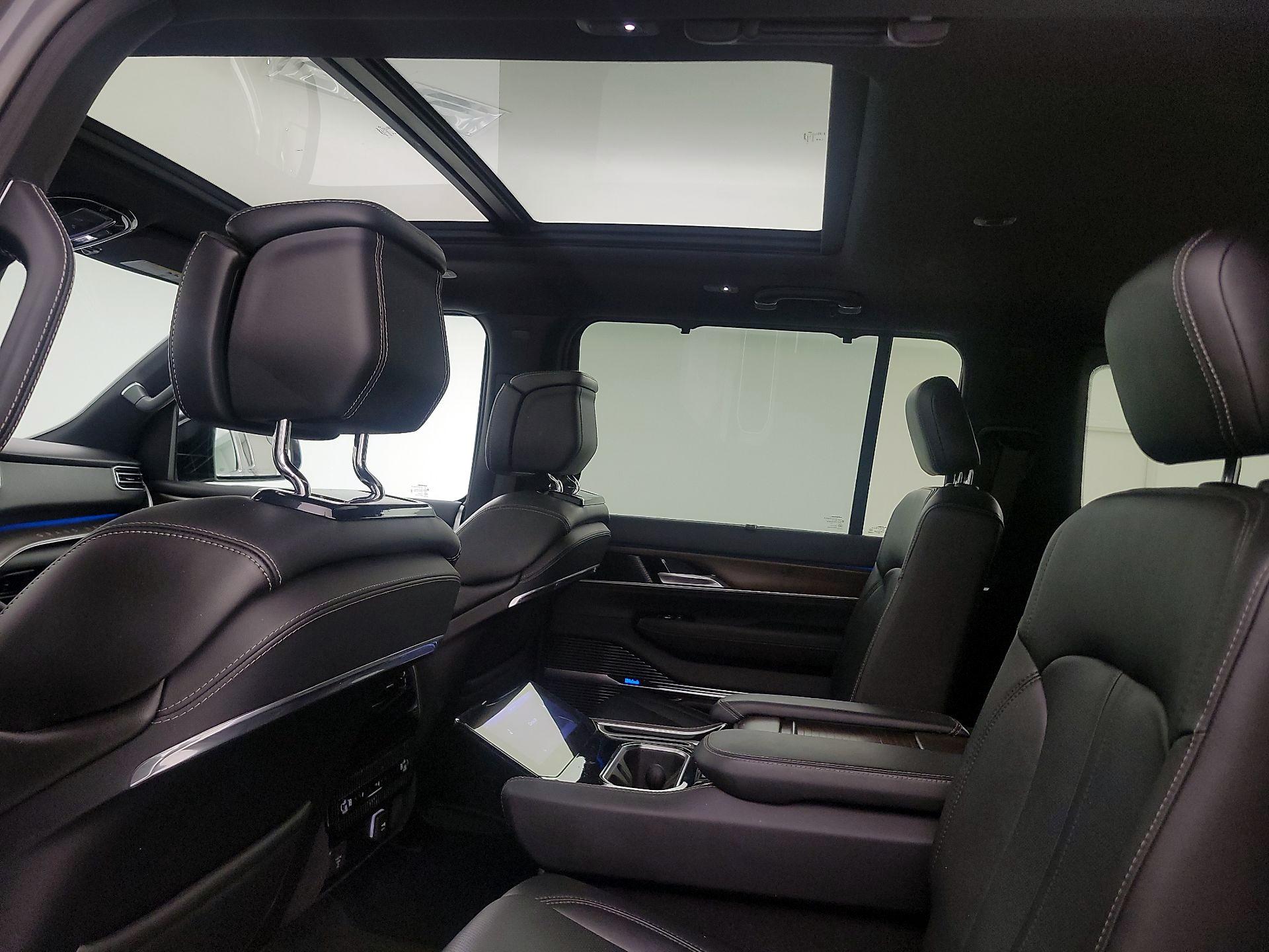 Thumbnail: 2023 Jeep Grand Wagoneer - 20