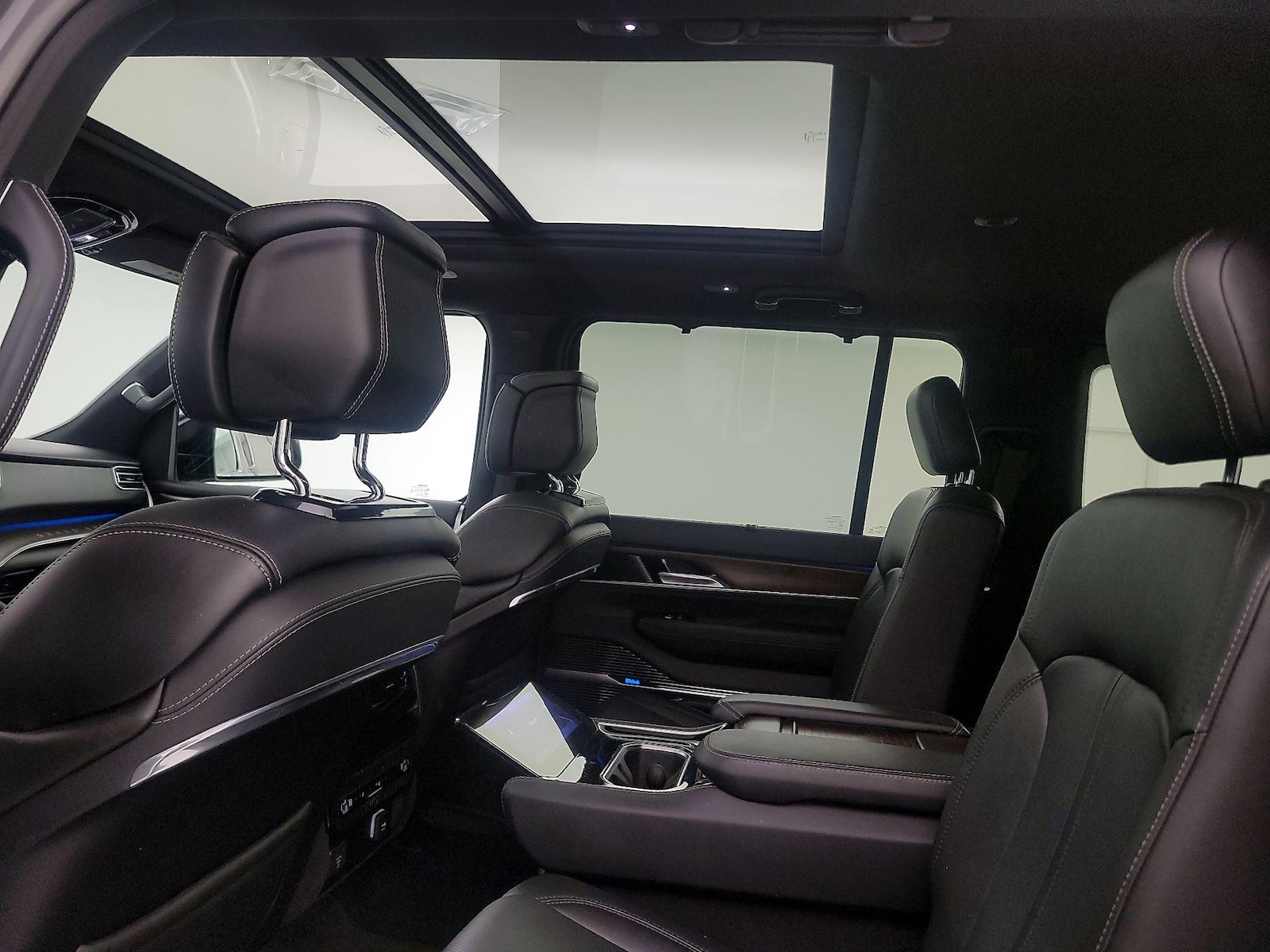 2023 Jeep Grand Wagoneer Series I - Photo 21