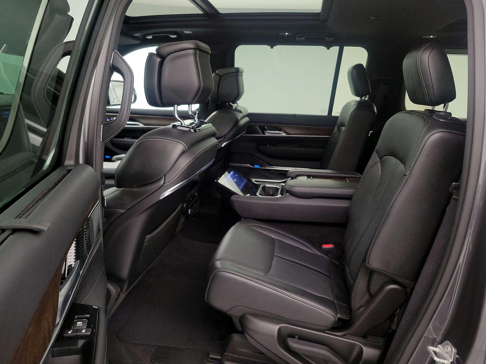 2023 Jeep Grand Wagoneer Series I - Photo 22