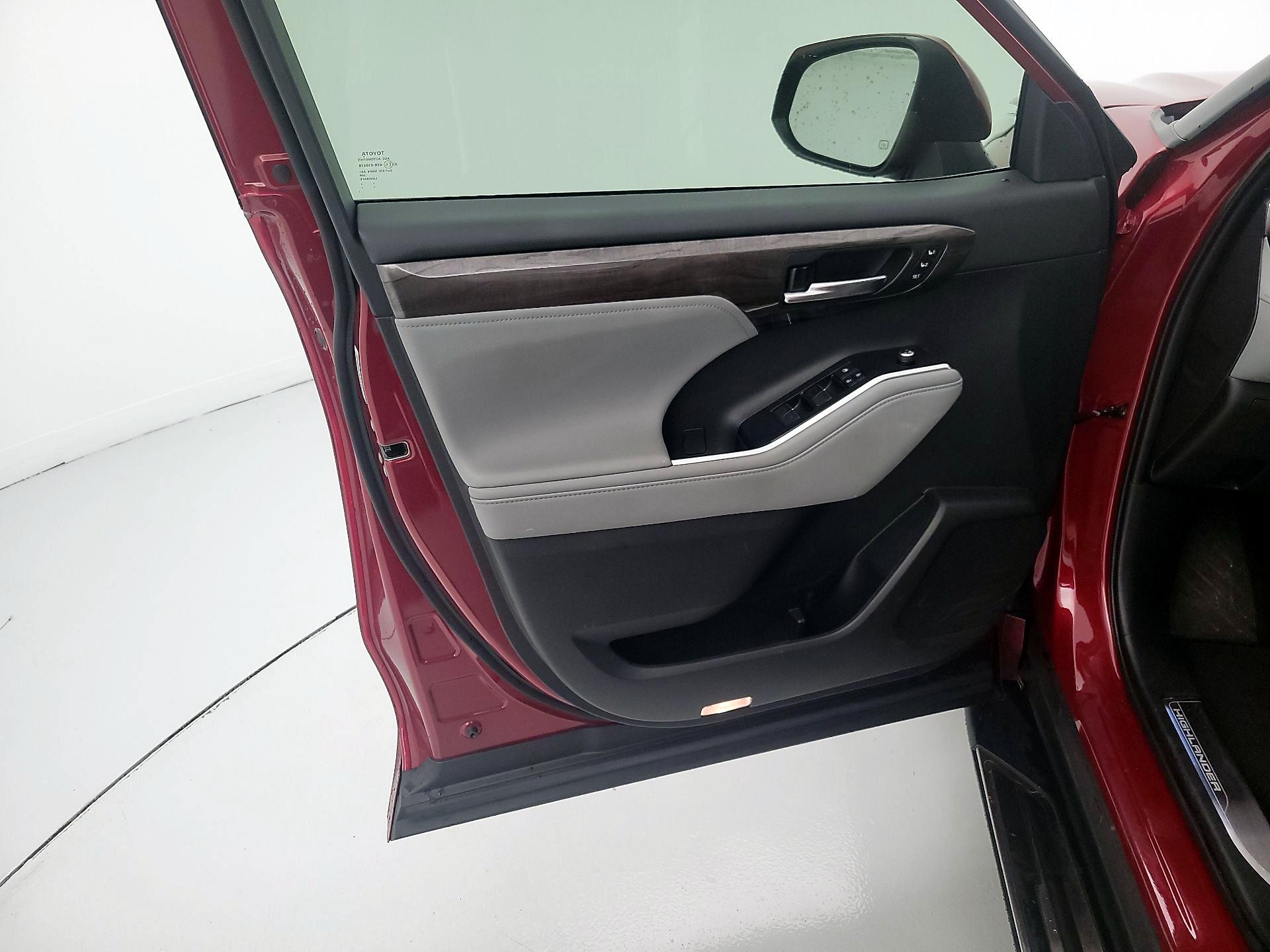 Thumbnail: 2021 Toyota Highlander - 12