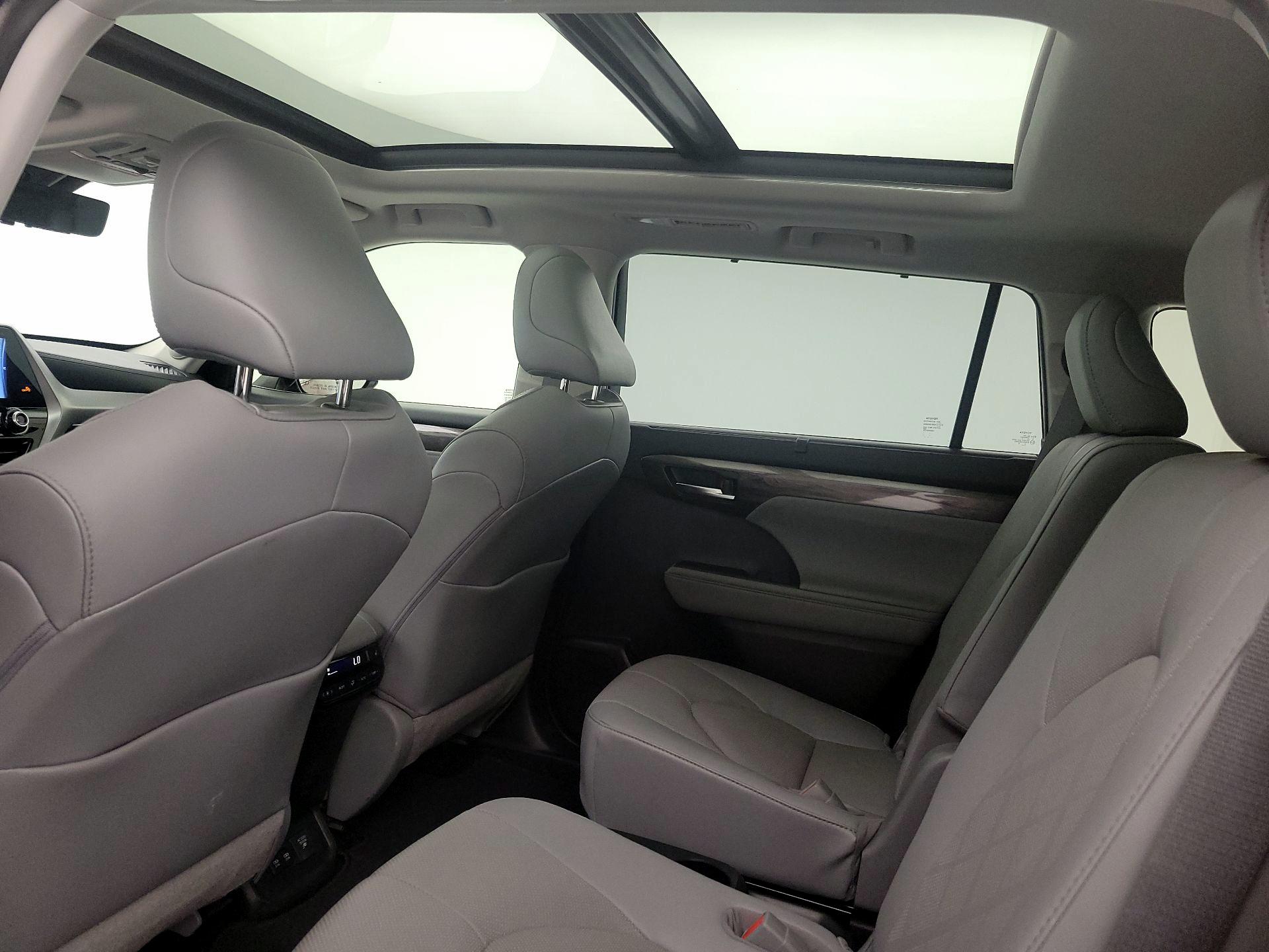 Thumbnail: 2021 Toyota Highlander - 20