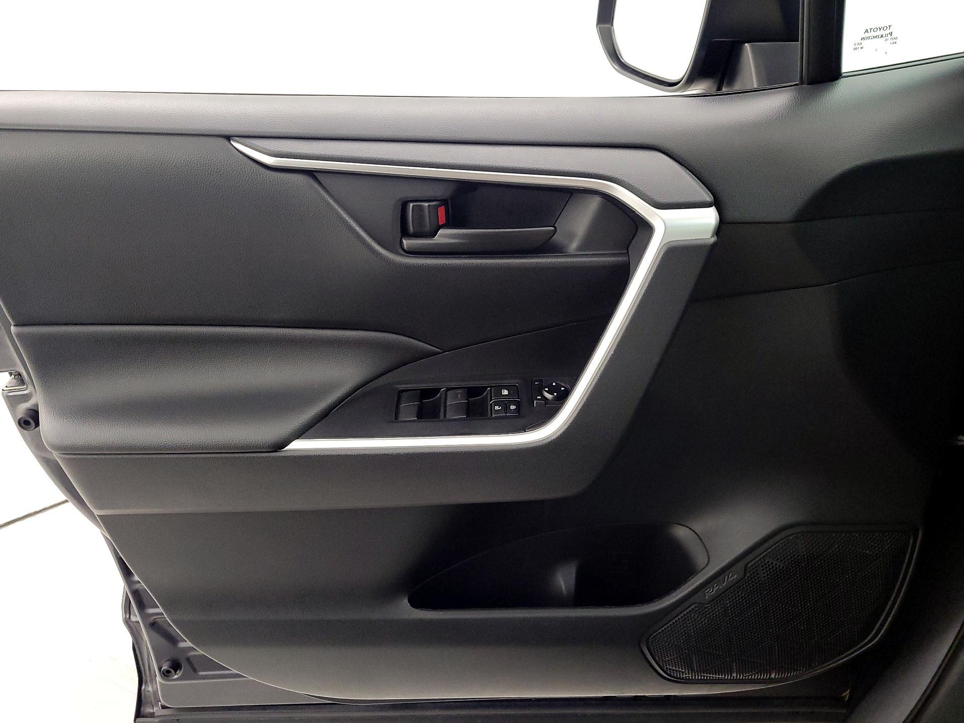 Thumbnail: 2021 Toyota RAV4 - 12