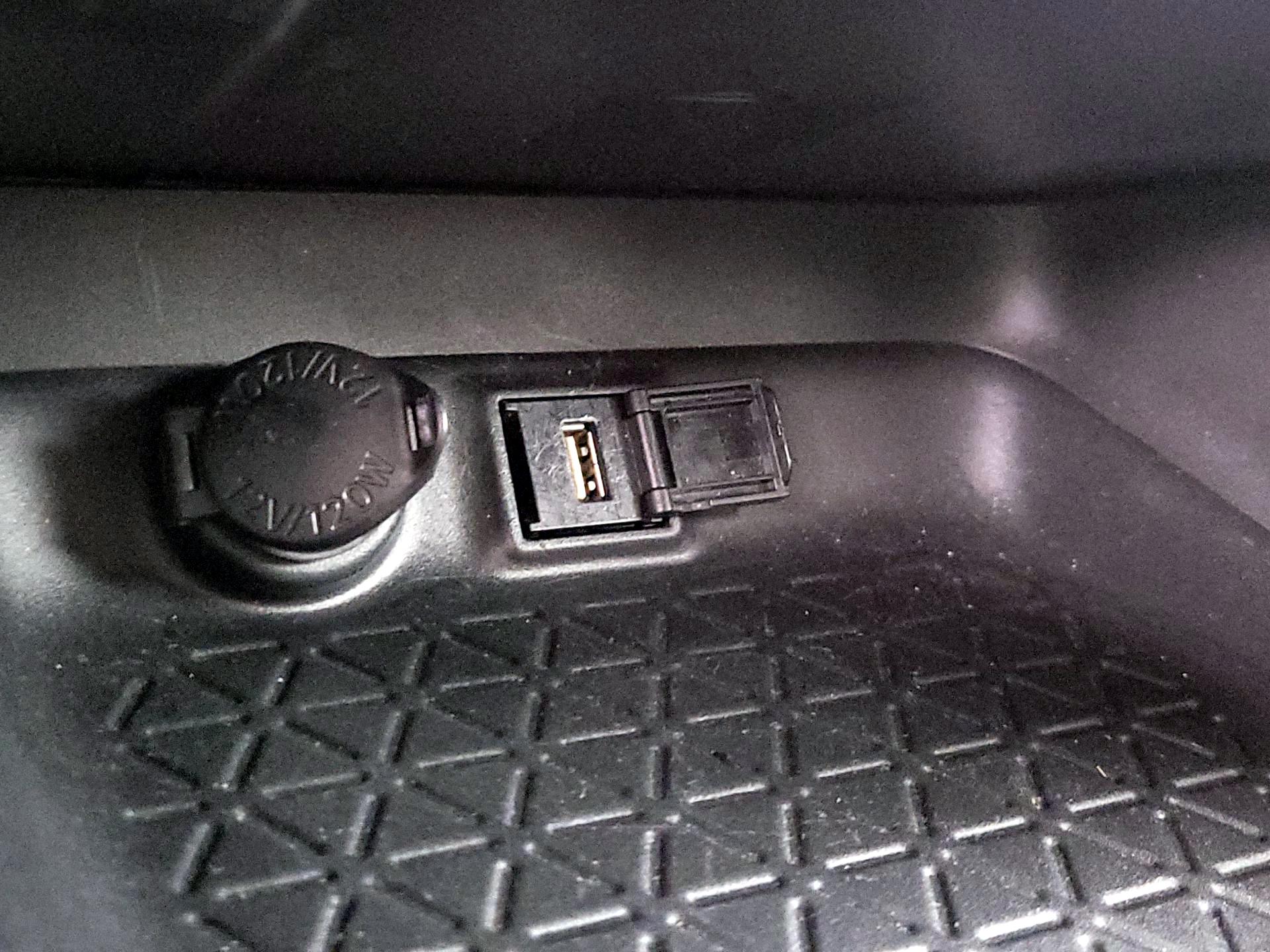 Thumbnail: 2021 Toyota RAV4 - 18