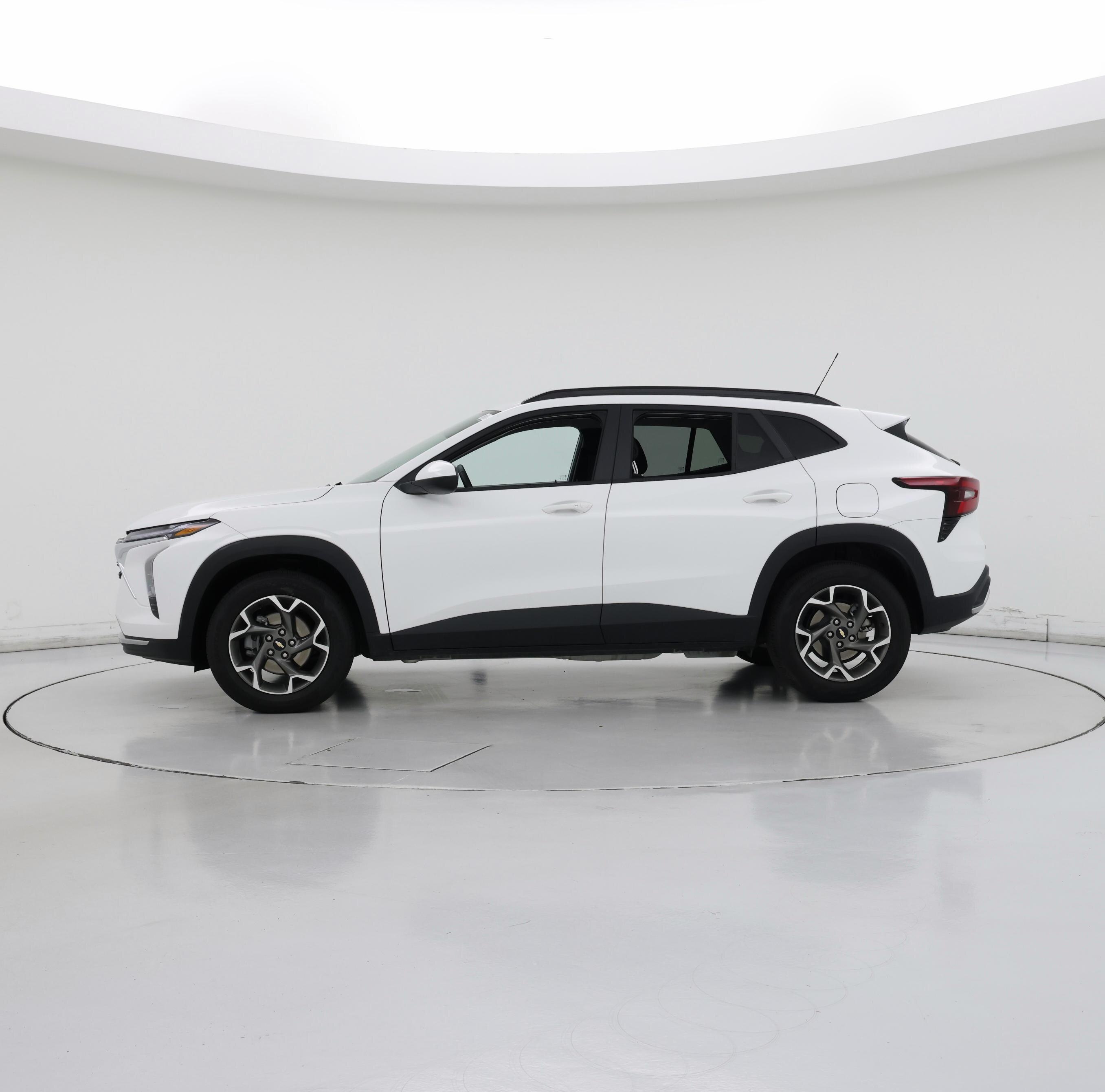 Thumbnail: 2025 Chevrolet Trax - 3