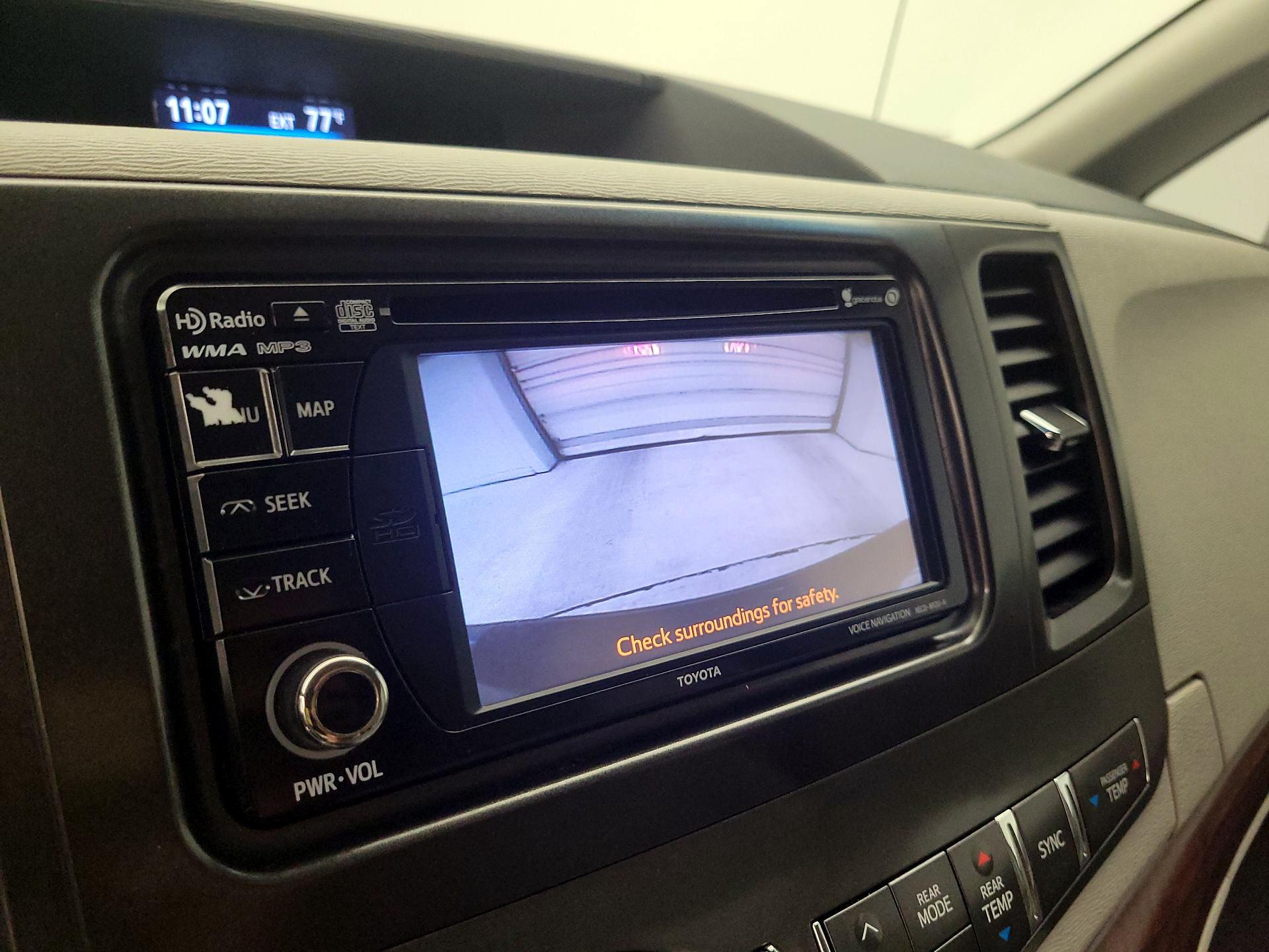 Thumbnail: 2014 Toyota Sienna - 12