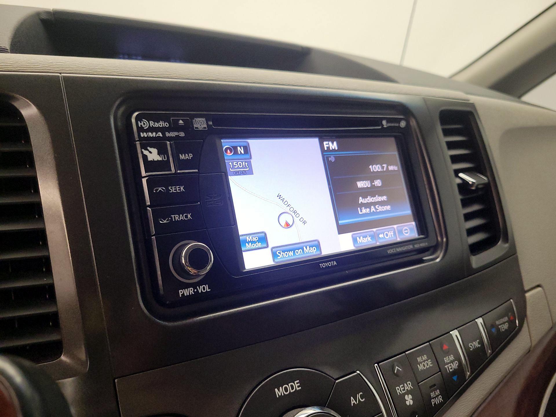 Thumbnail: 2014 Toyota Sienna - 13