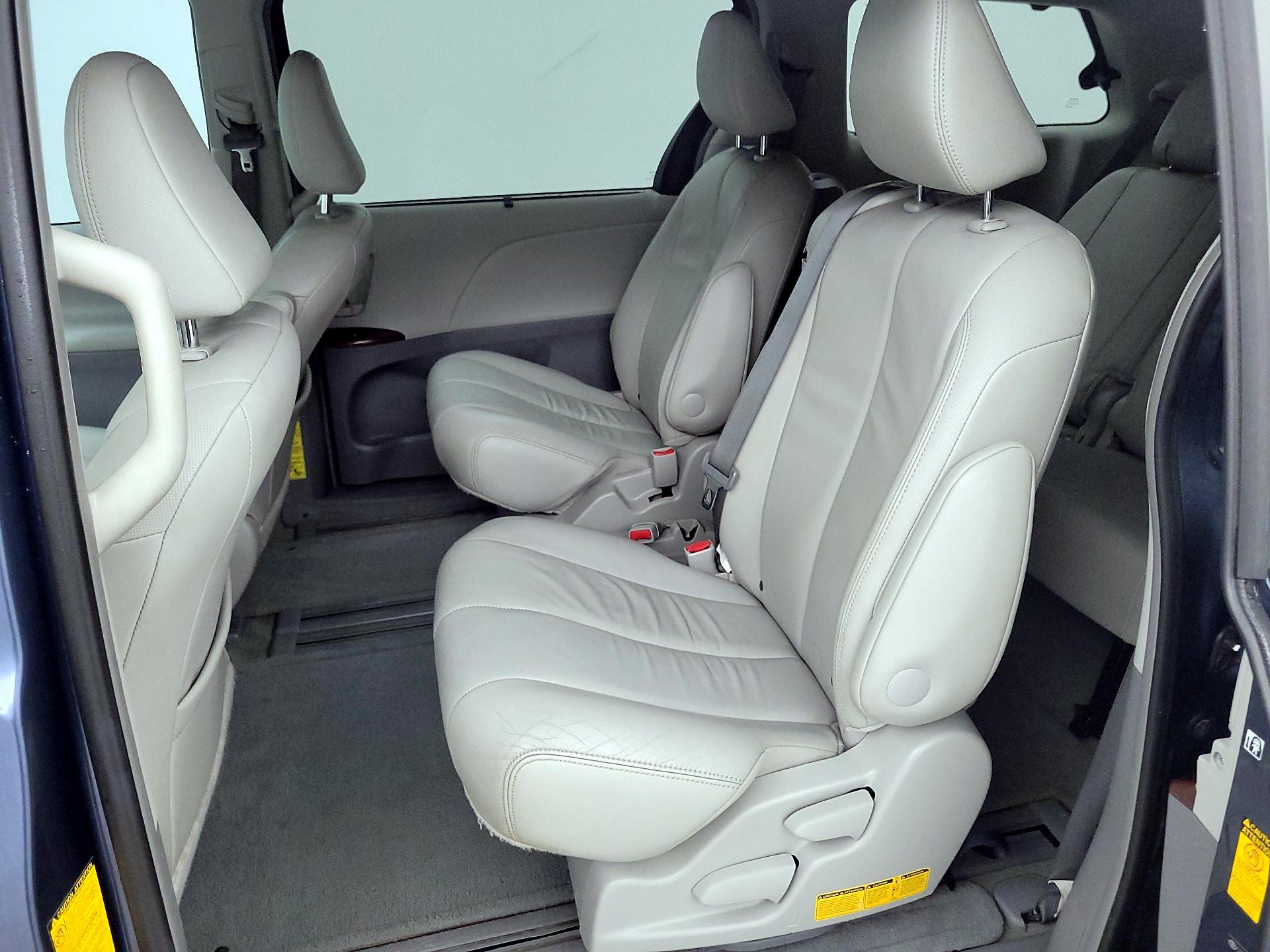 Thumbnail: 2014 Toyota Sienna - 18