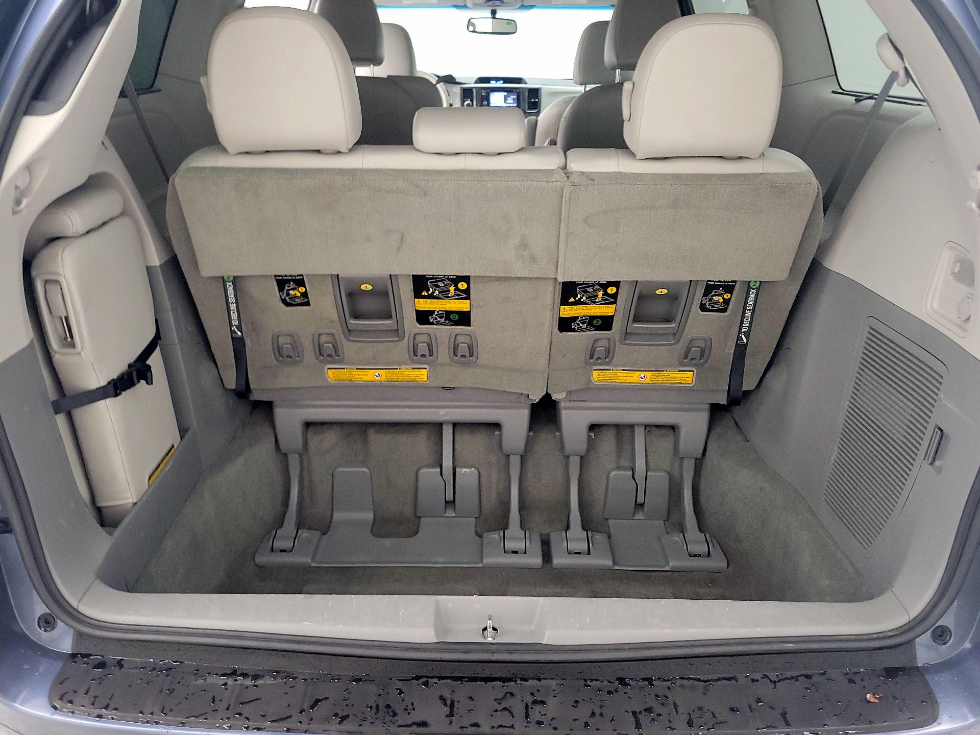 Thumbnail: 2014 Toyota Sienna - 20