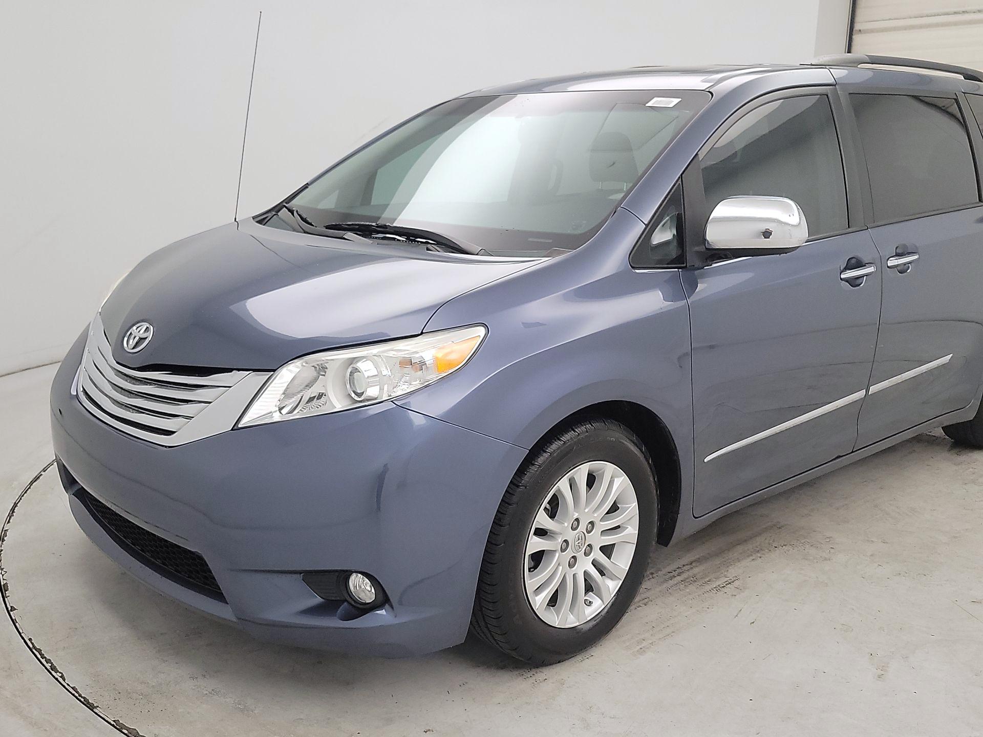 Thumbnail: 2014 Toyota Sienna - 3