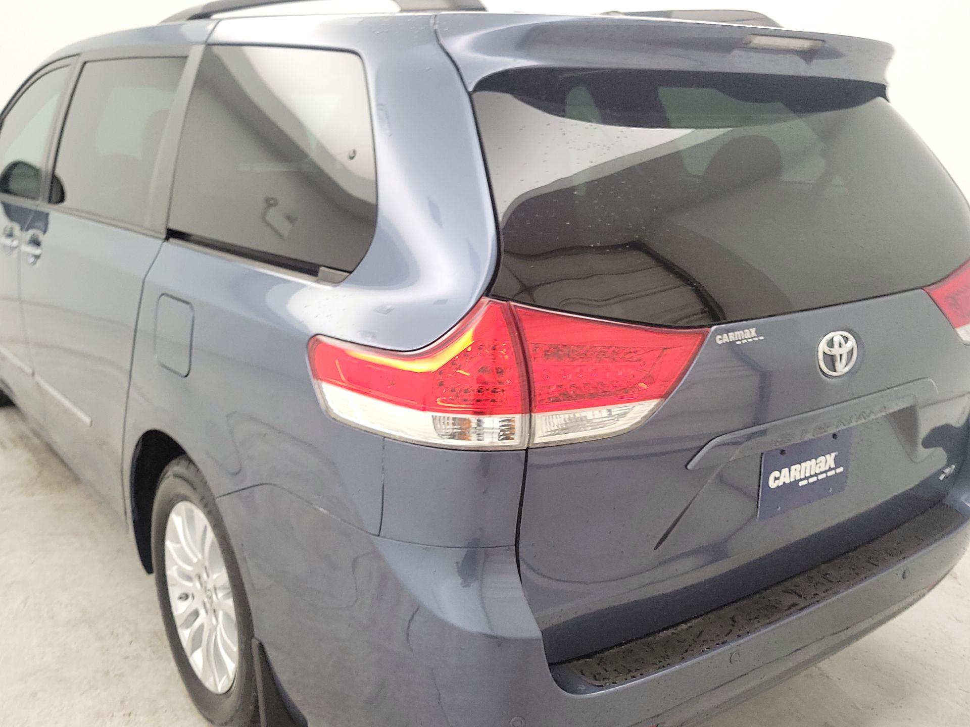 Thumbnail: 2014 Toyota Sienna - 7
