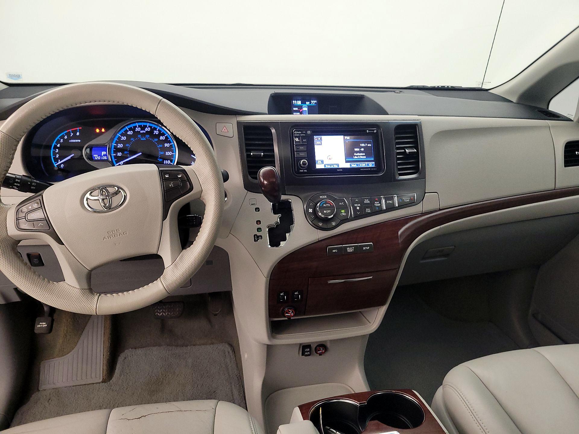 Thumbnail: 2014 Toyota Sienna - 8