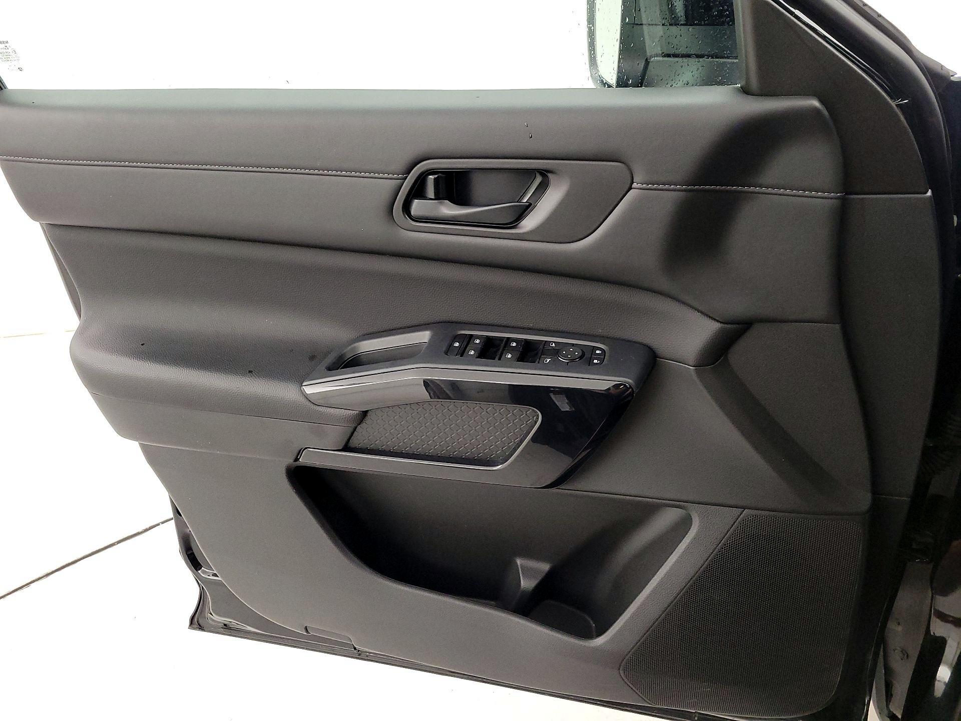Thumbnail: 2025 Nissan Pathfinder - 12