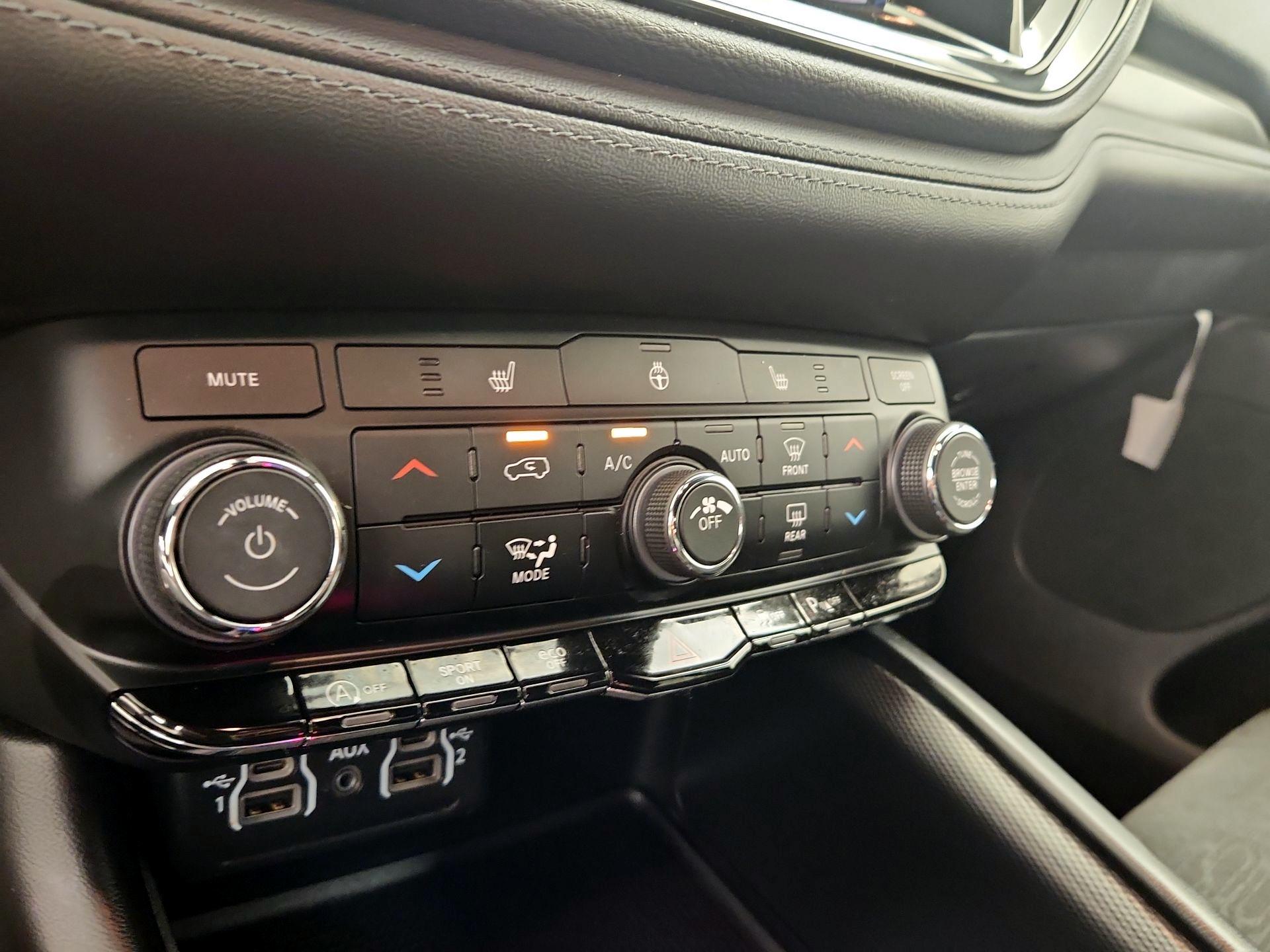 Thumbnail: 2022 Dodge Durango - 16
