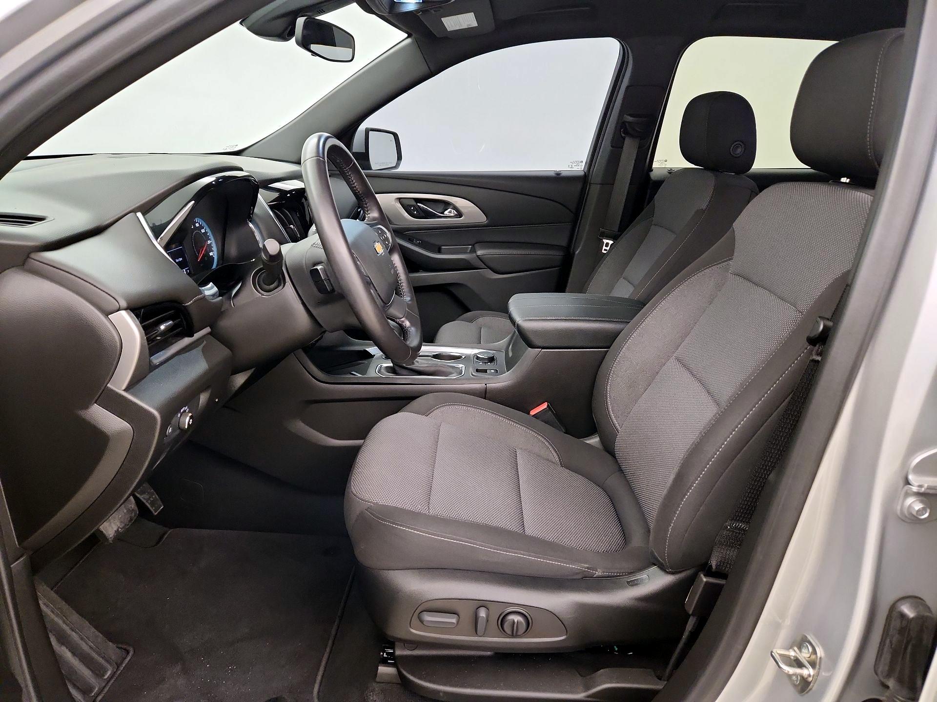 Thumbnail: 2022 Chevrolet Traverse - 11