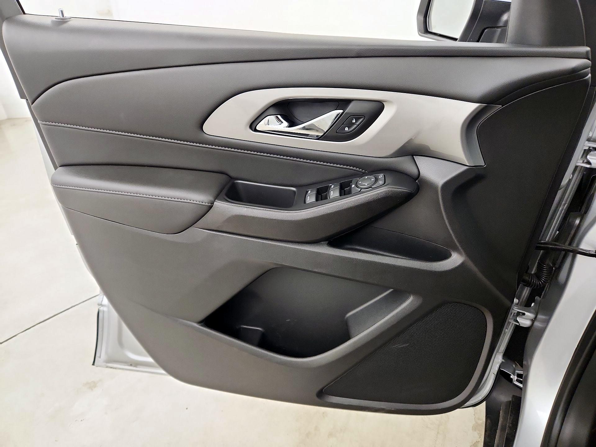 Thumbnail: 2022 Chevrolet Traverse - 12