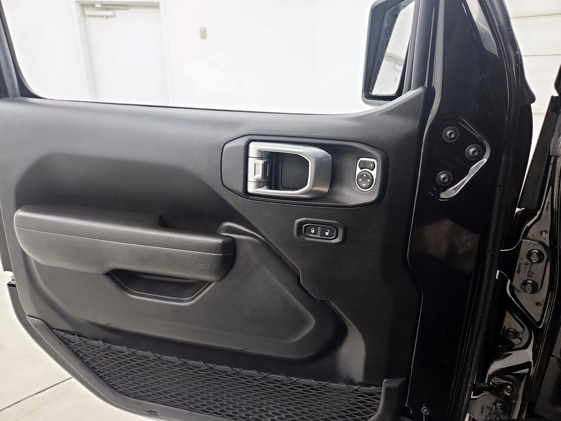 Thumbnail: 2022 Jeep Wrangler - 12