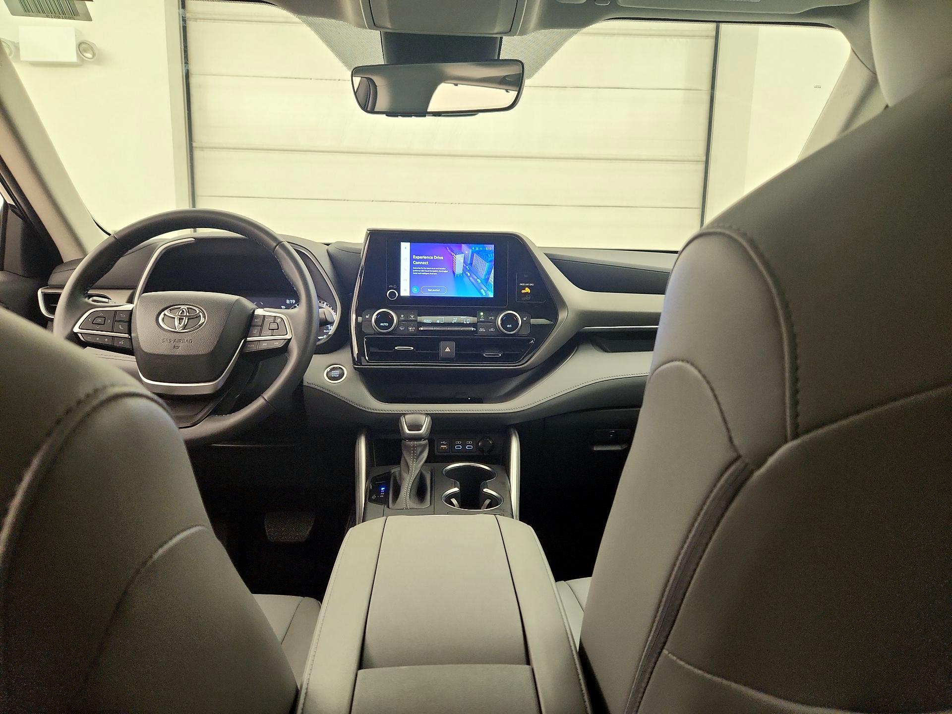 Thumbnail: 2023 Toyota Highlander - 9