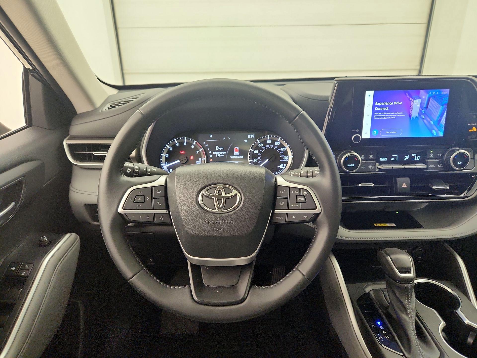 Thumbnail: 2023 Toyota Highlander - 10