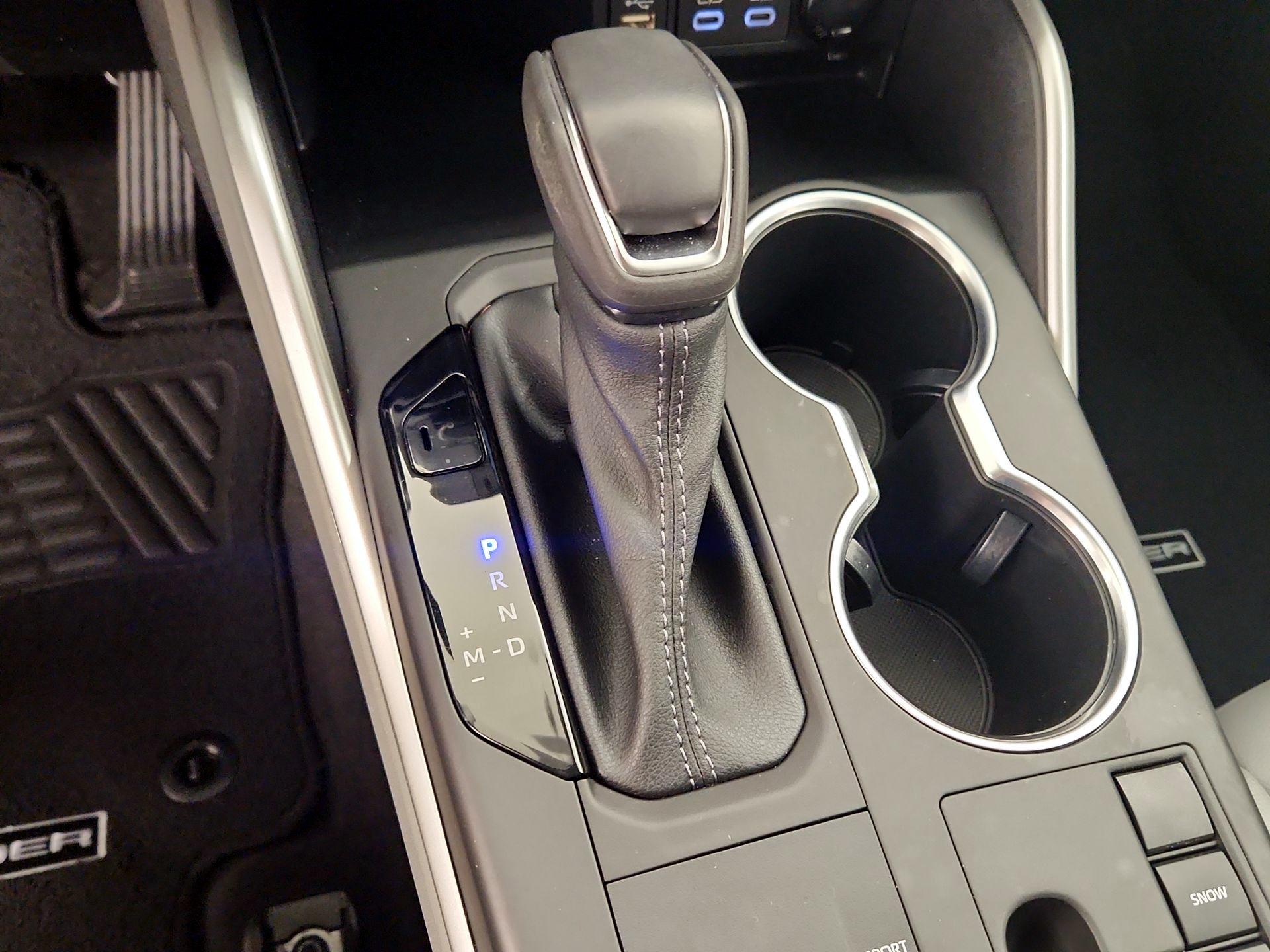 Thumbnail: 2023 Toyota Highlander - 17