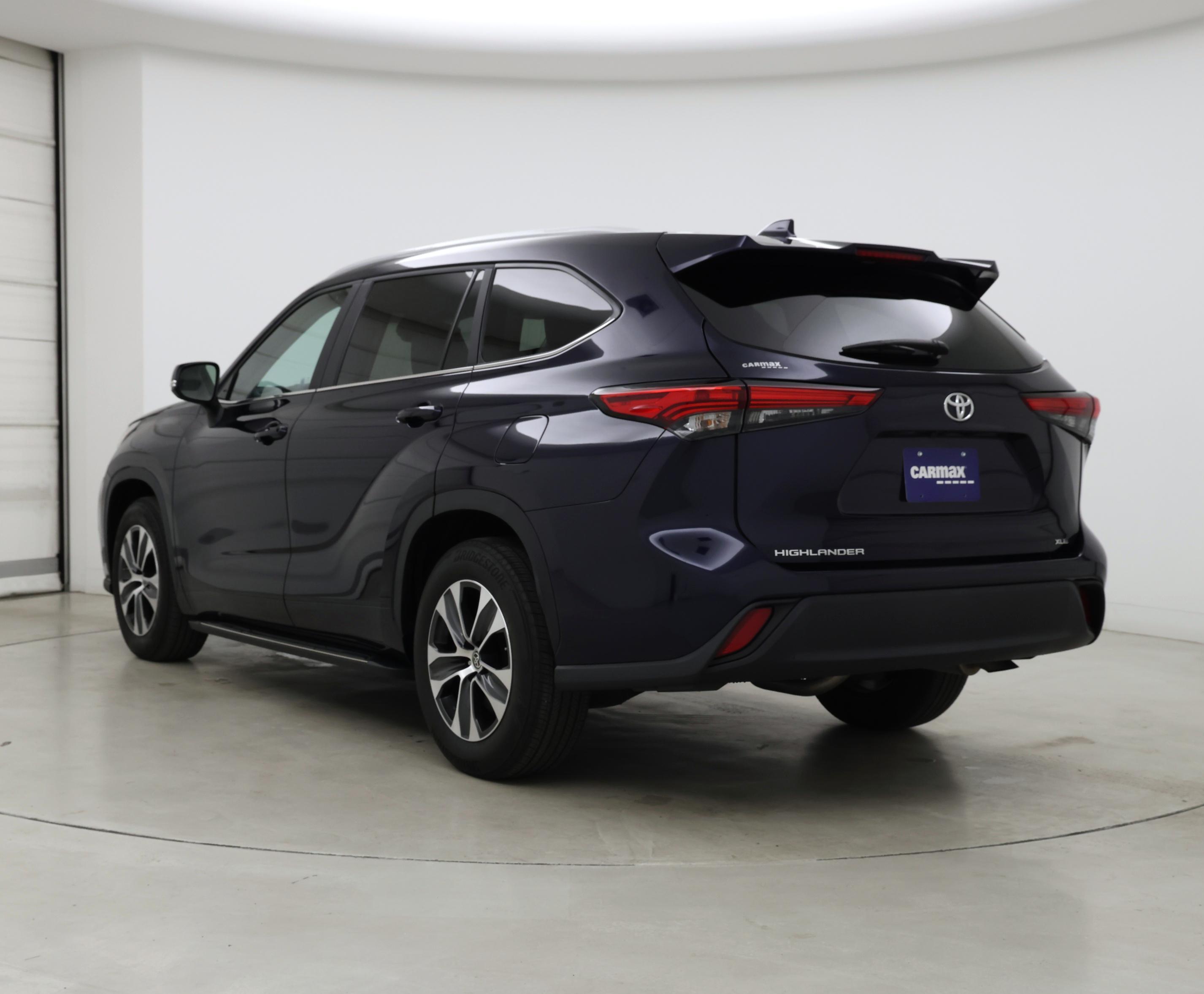 Thumbnail: 2023 Toyota Highlander - 2