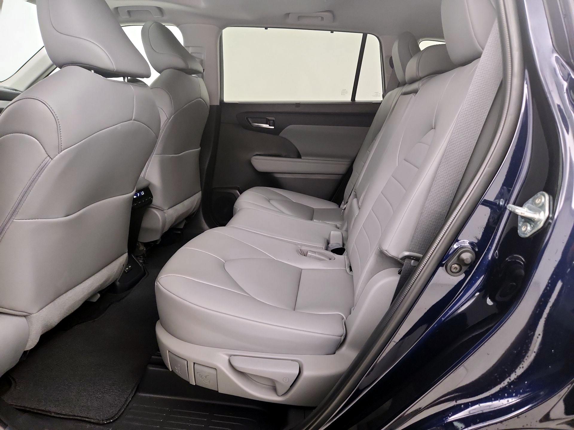 Thumbnail: 2023 Toyota Highlander - 20