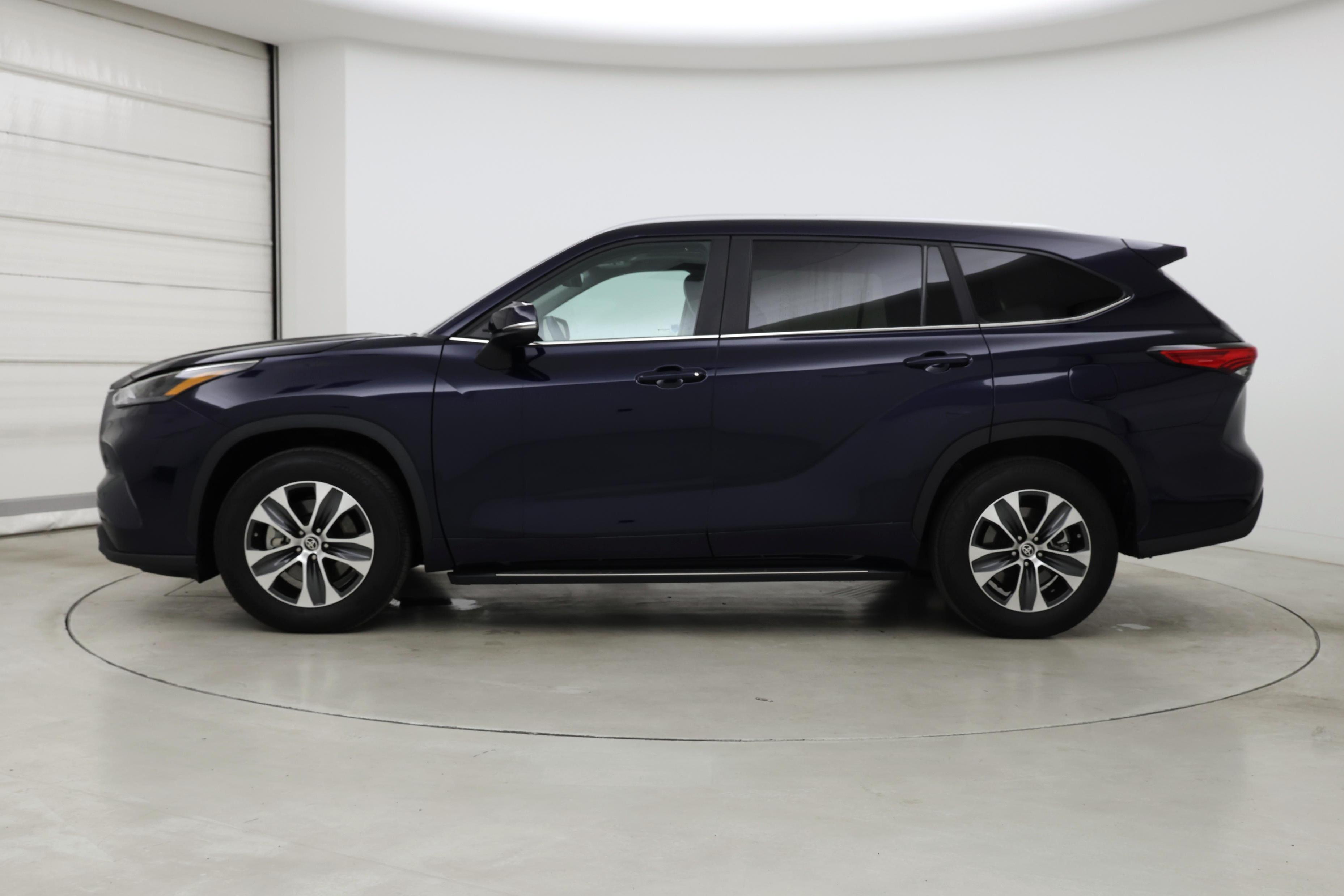 Thumbnail: 2023 Toyota Highlander - 3