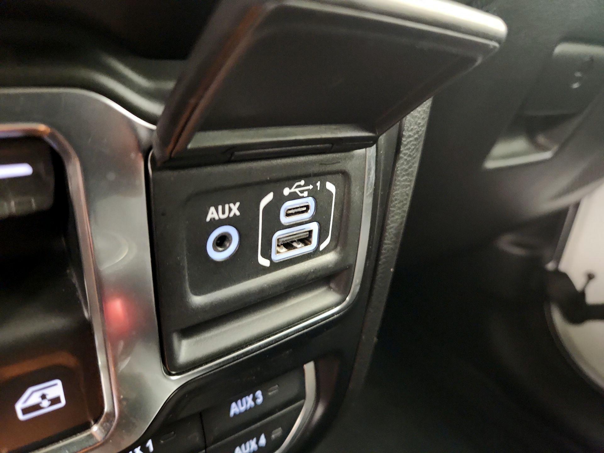 Thumbnail: 2022 Jeep Wrangler - 19