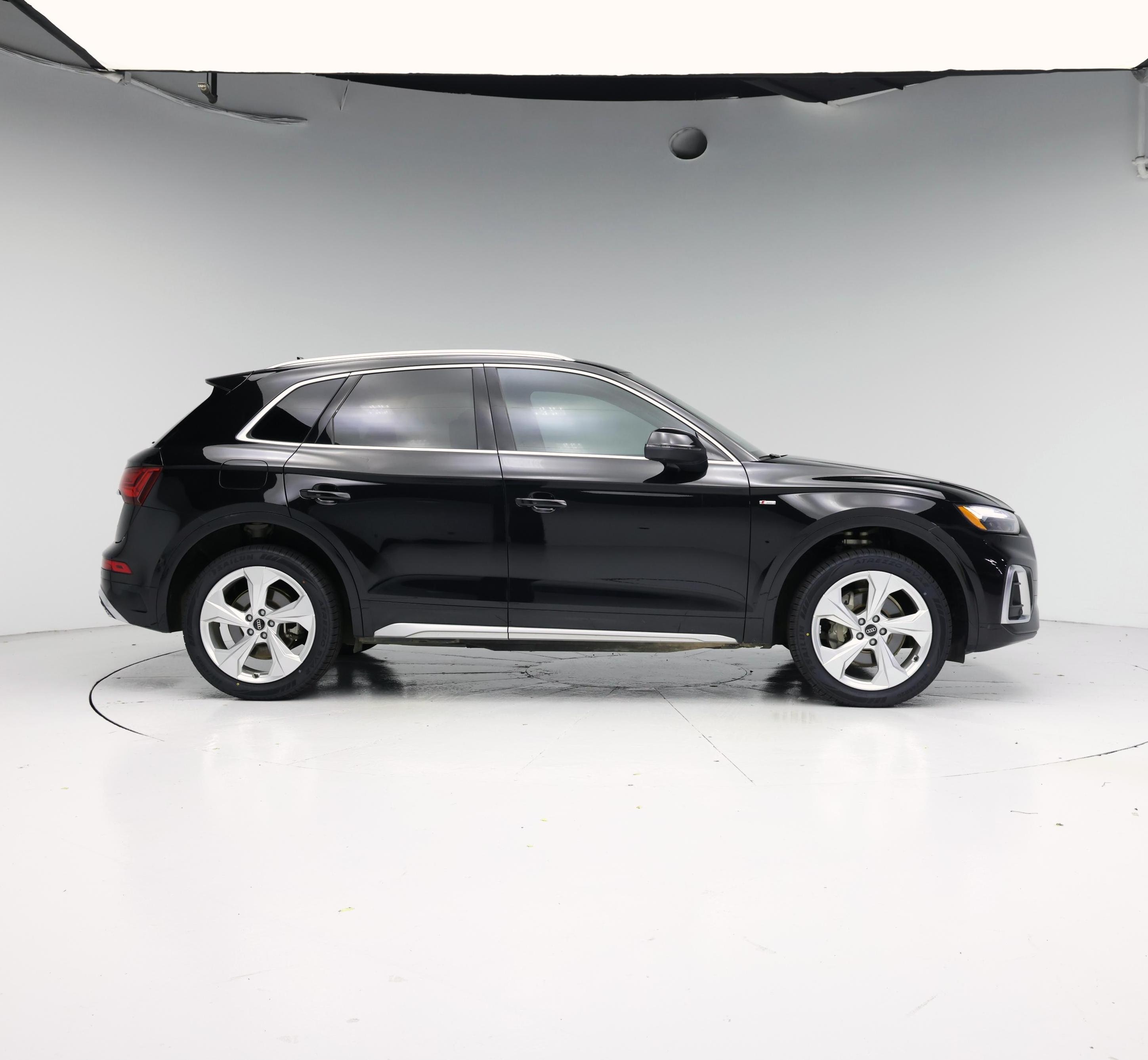 Thumbnail: 2023 Audi Q5 - 7