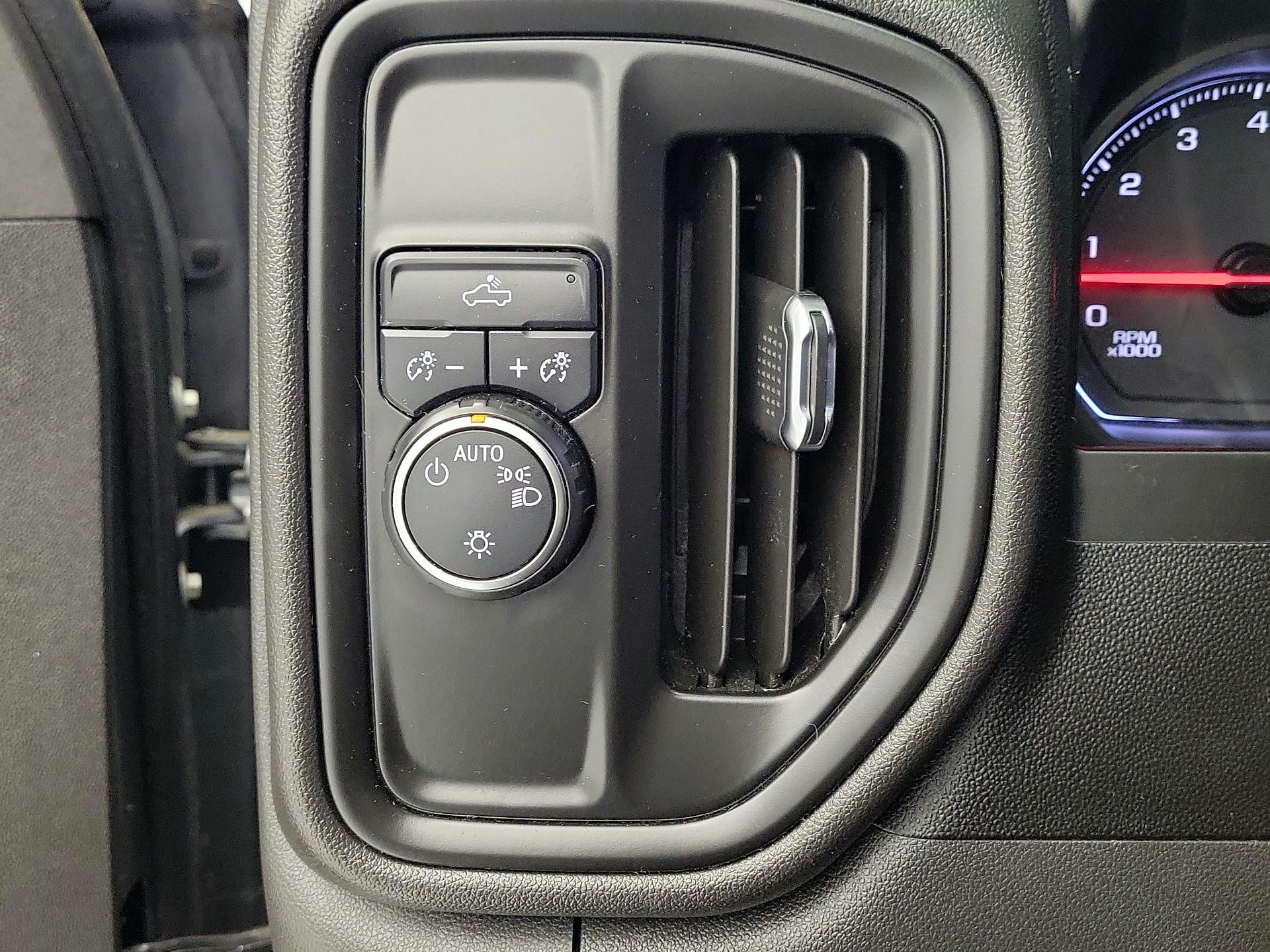 Thumbnail: 2020 Chevrolet Silverado 1500 - 13
