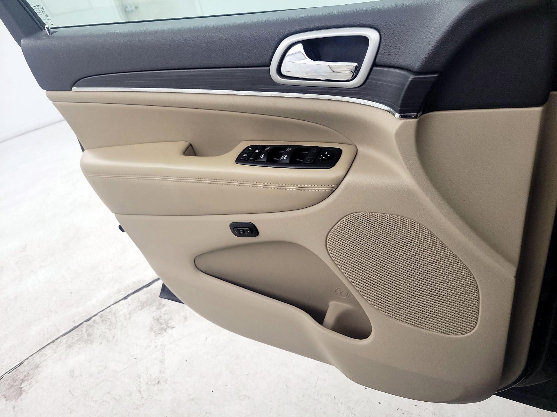 Thumbnail: 2019 Jeep Grand Cherokee - 12