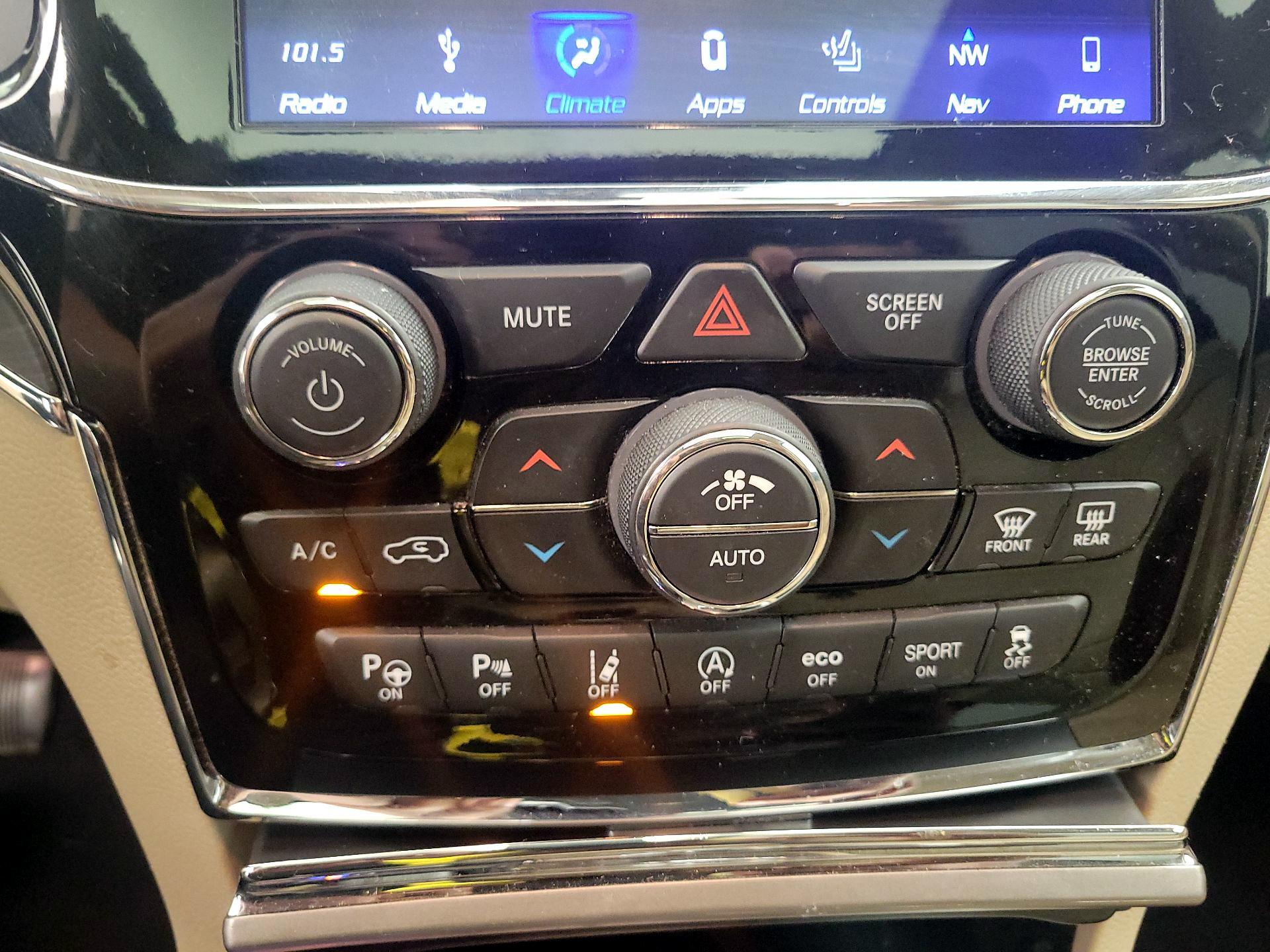 Thumbnail: 2019 Jeep Grand Cherokee - 17