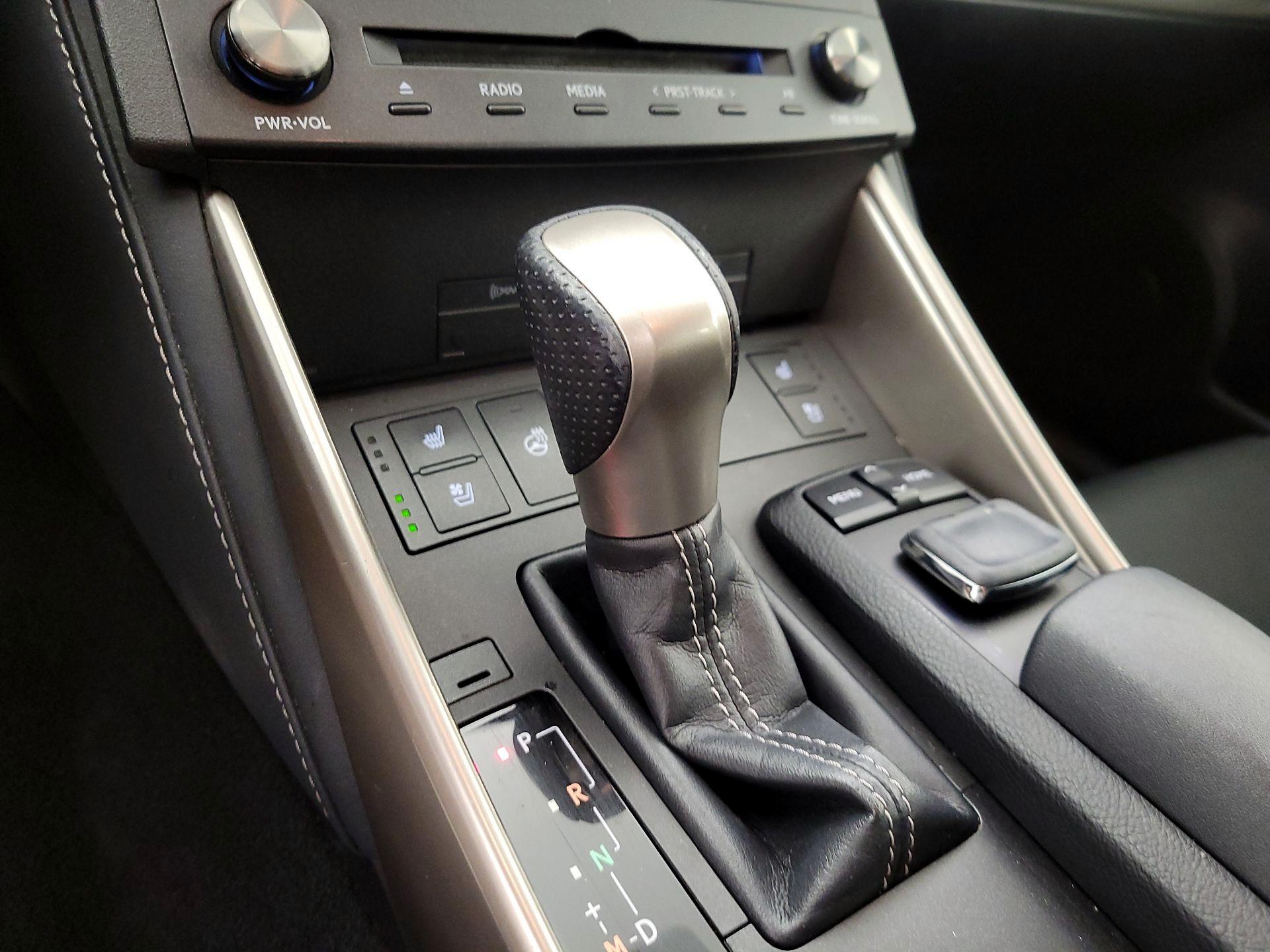 Thumbnail: 2015 Lexus IS - 17