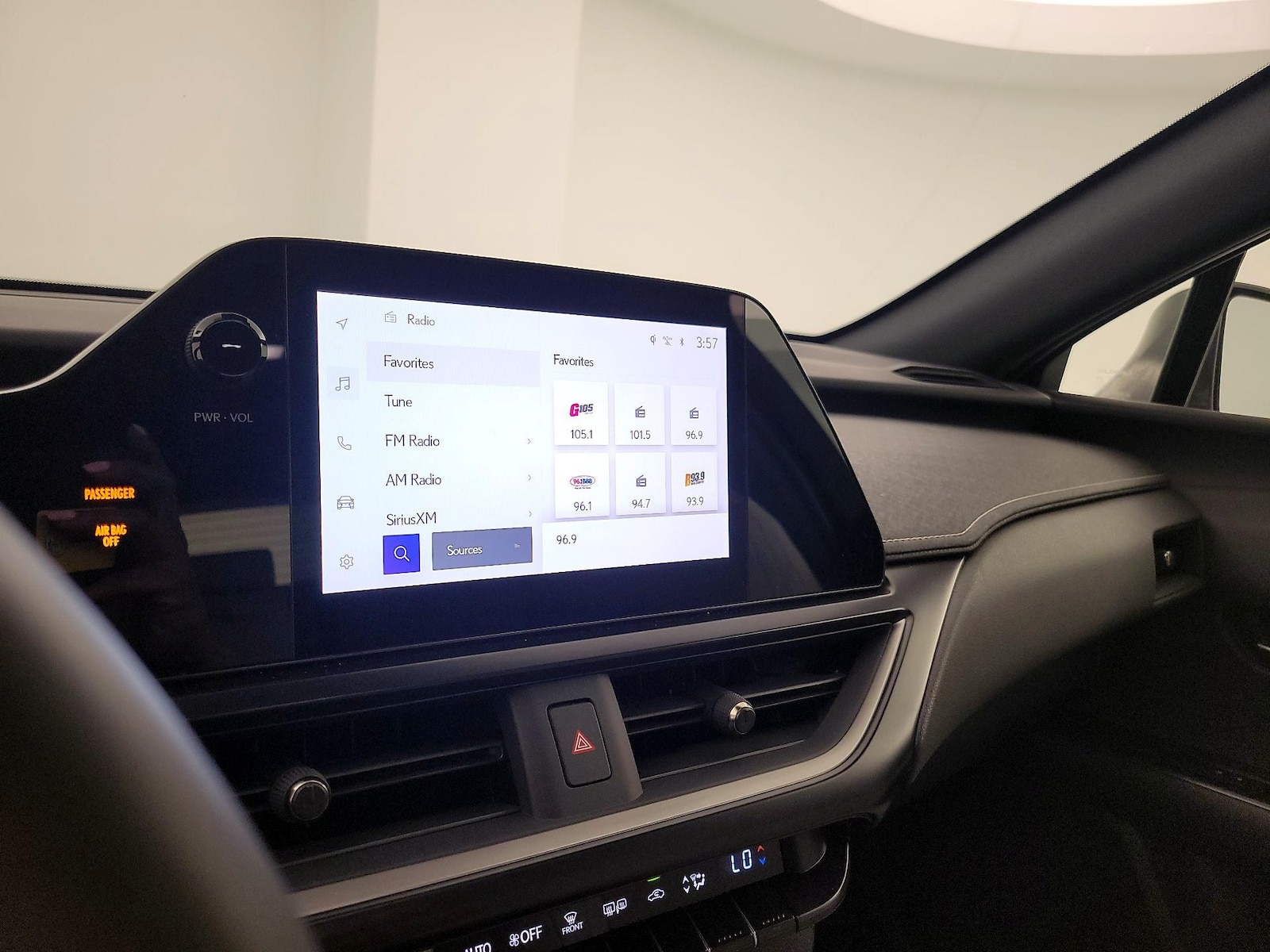 2025 Lexus UX Hybrid 300h Premium - Photo 16