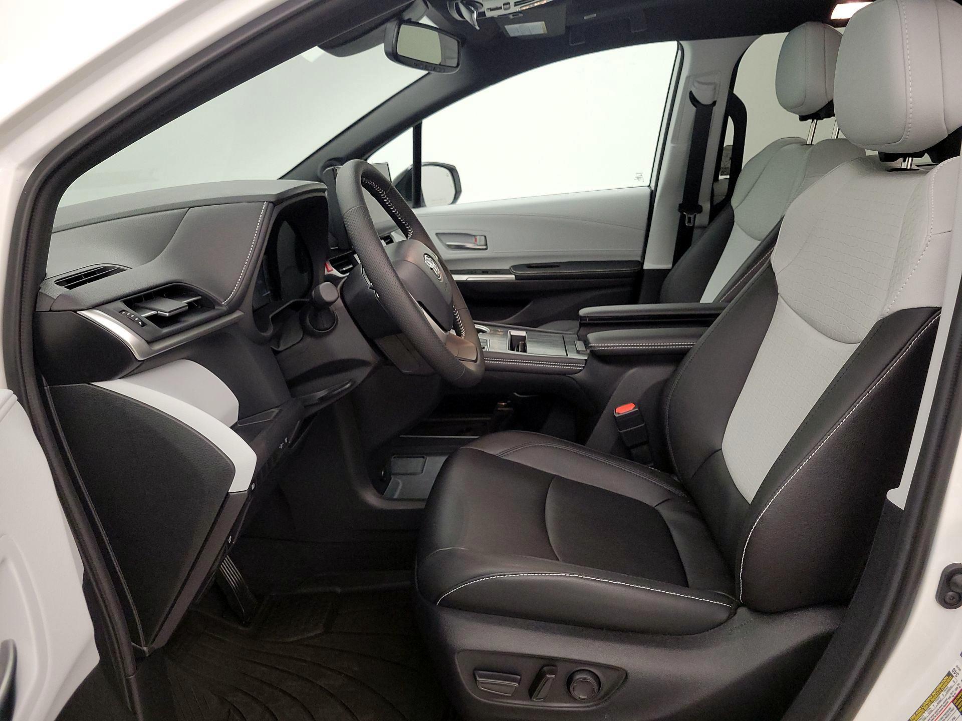 Thumbnail: 2026 Toyota Sienna - 11