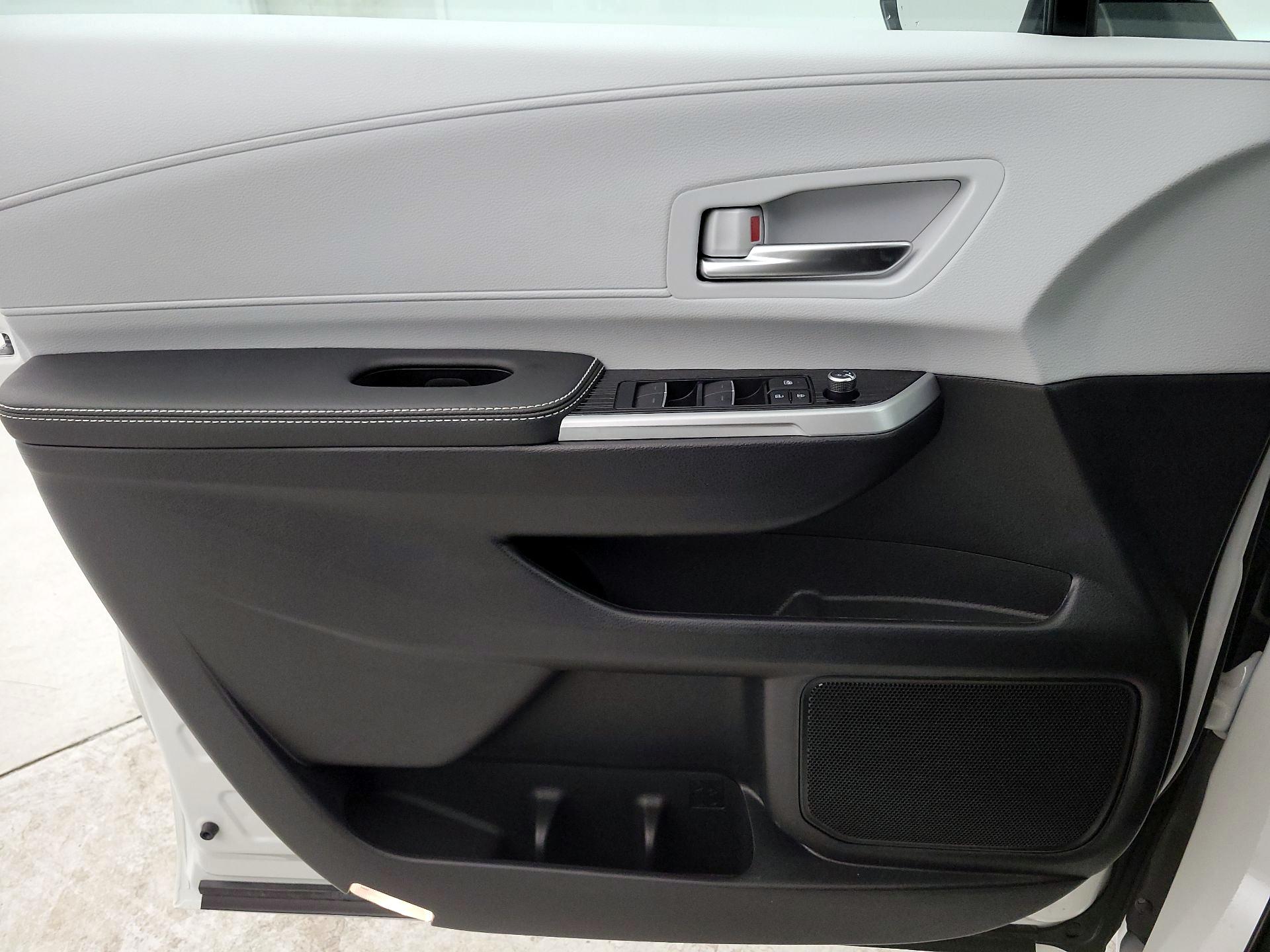 Thumbnail: 2026 Toyota Sienna - 12