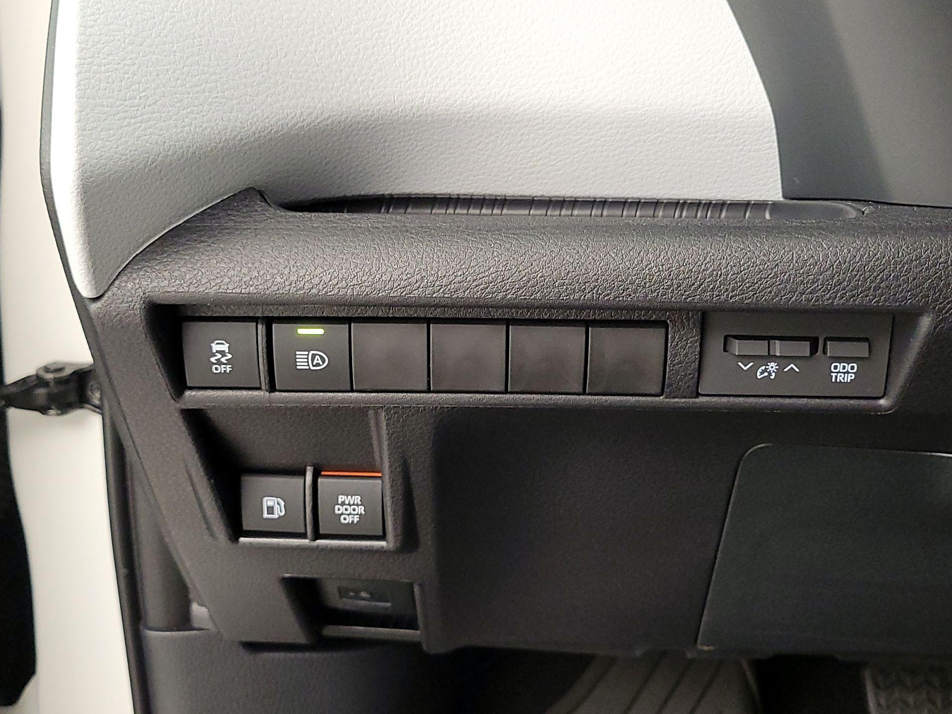 Thumbnail: 2026 Toyota Sienna - 13