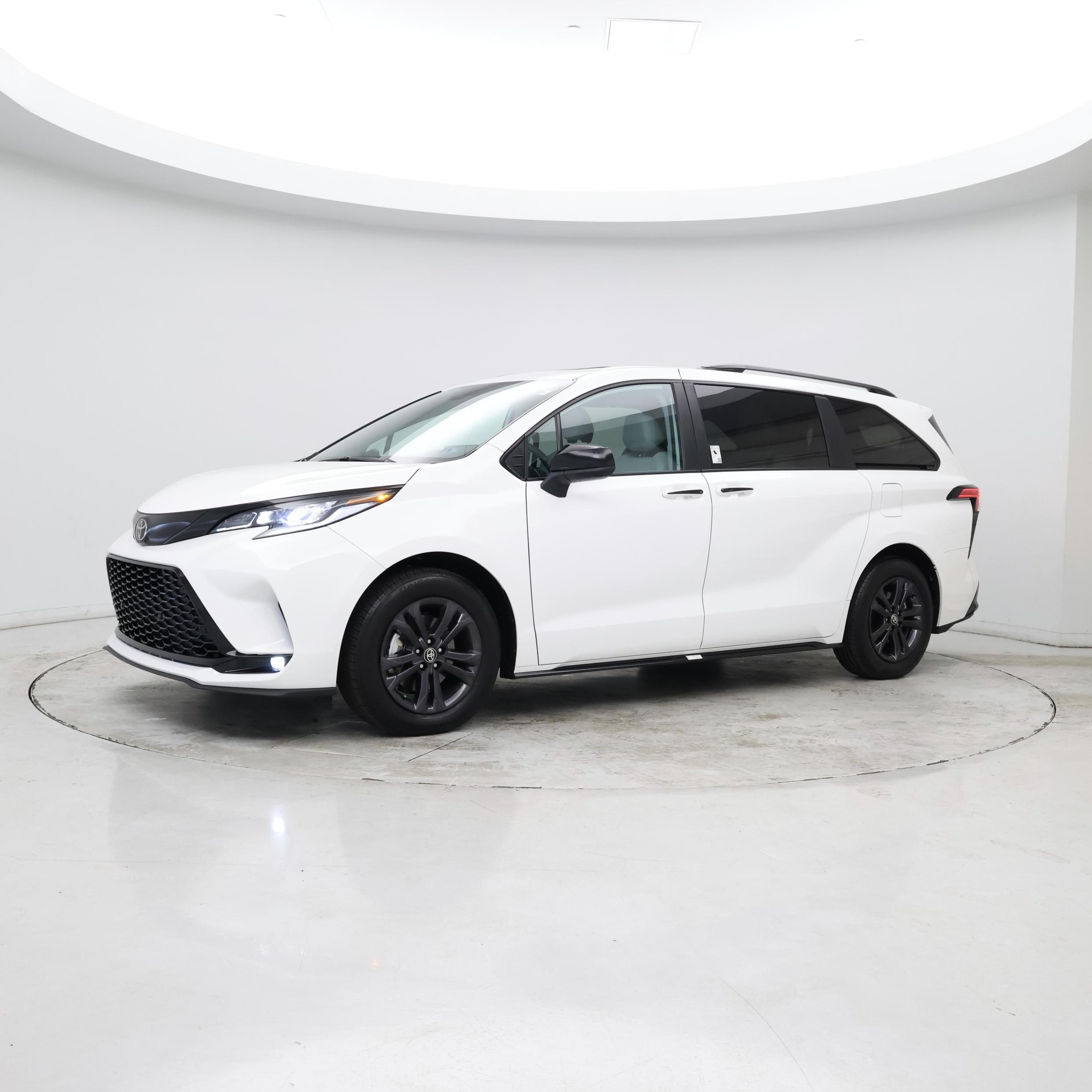 Thumbnail: 2026 Toyota Sienna - 3