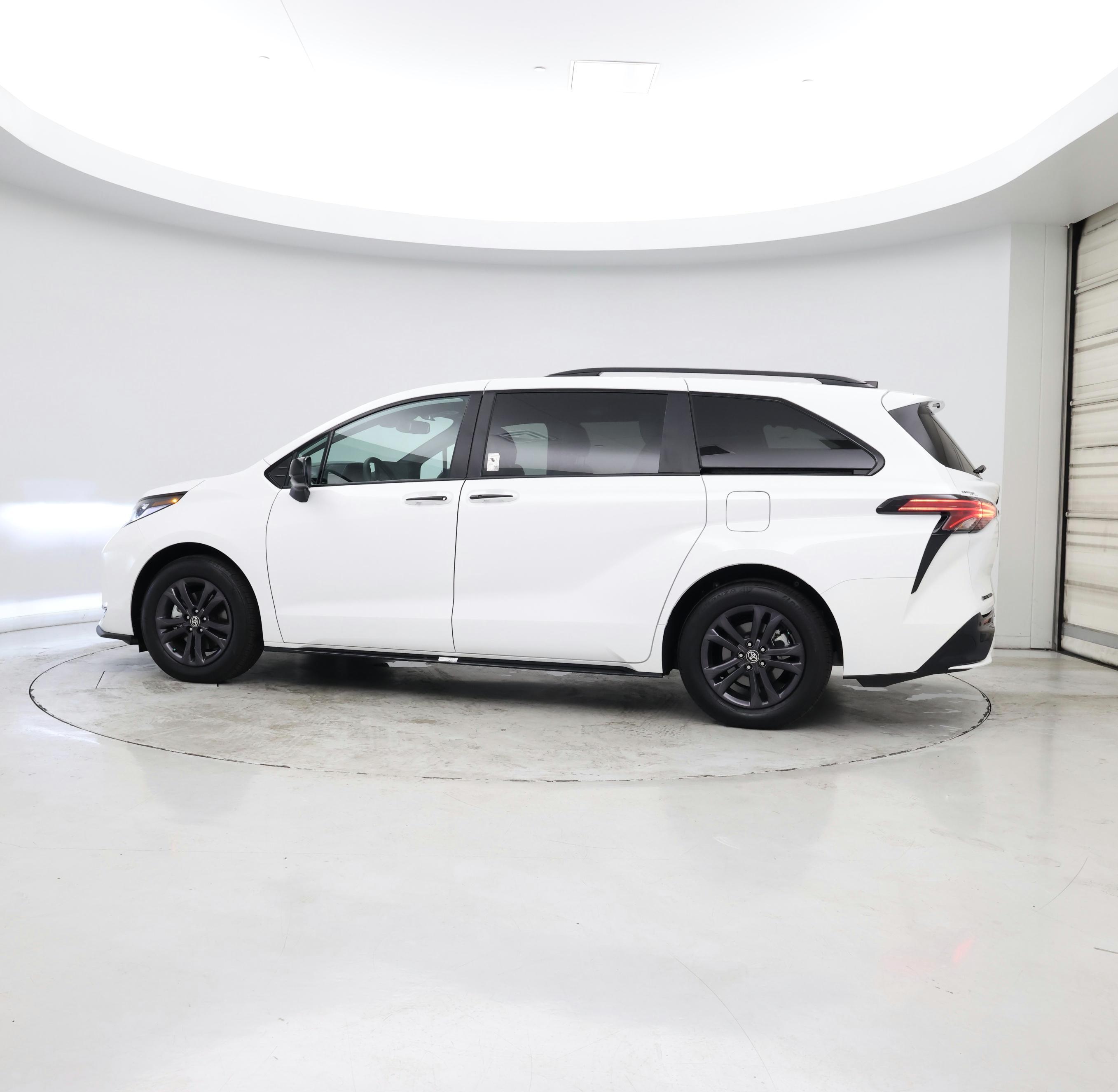 Thumbnail: 2026 Toyota Sienna - 6