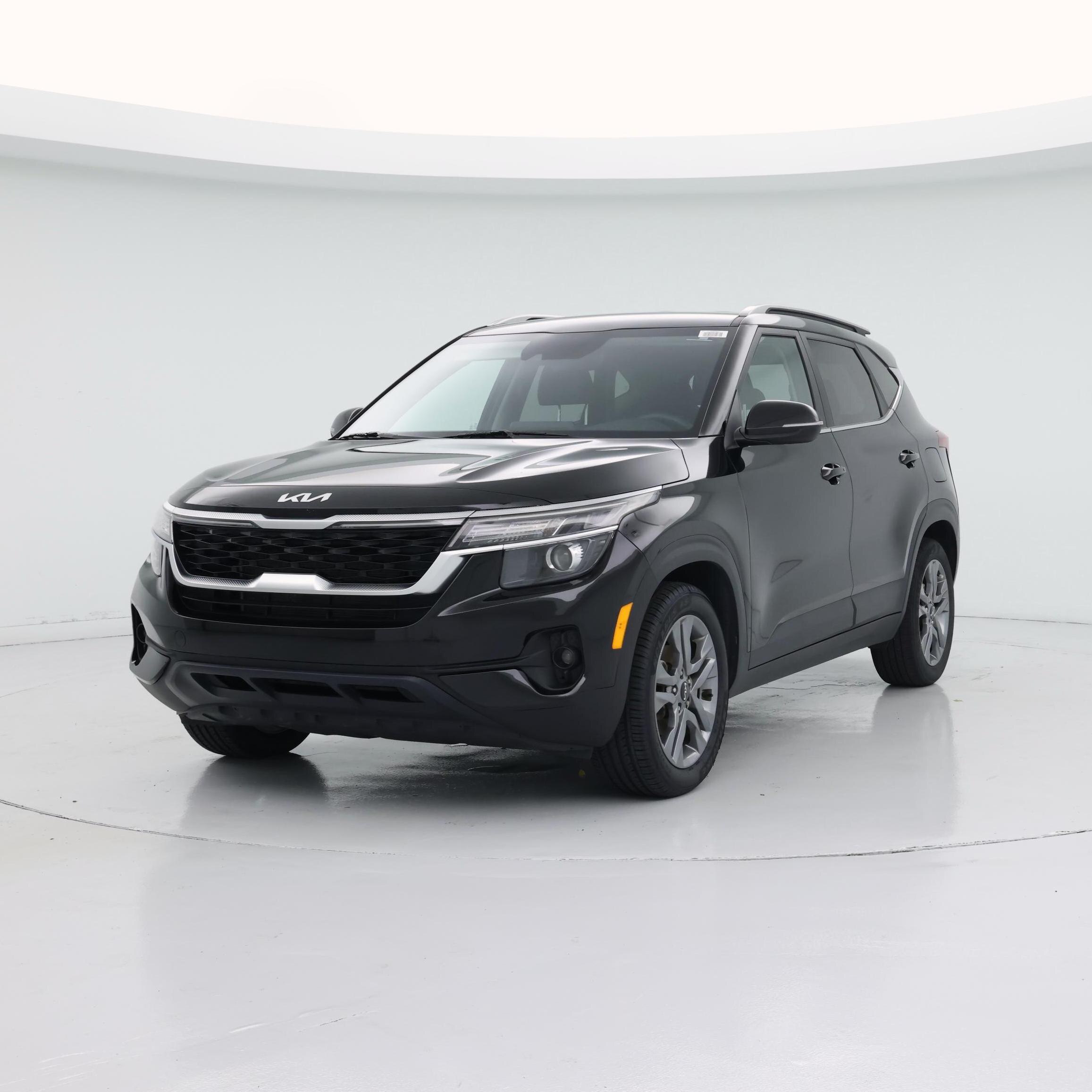 Thumbnail: 2023 Kia Seltos - 4