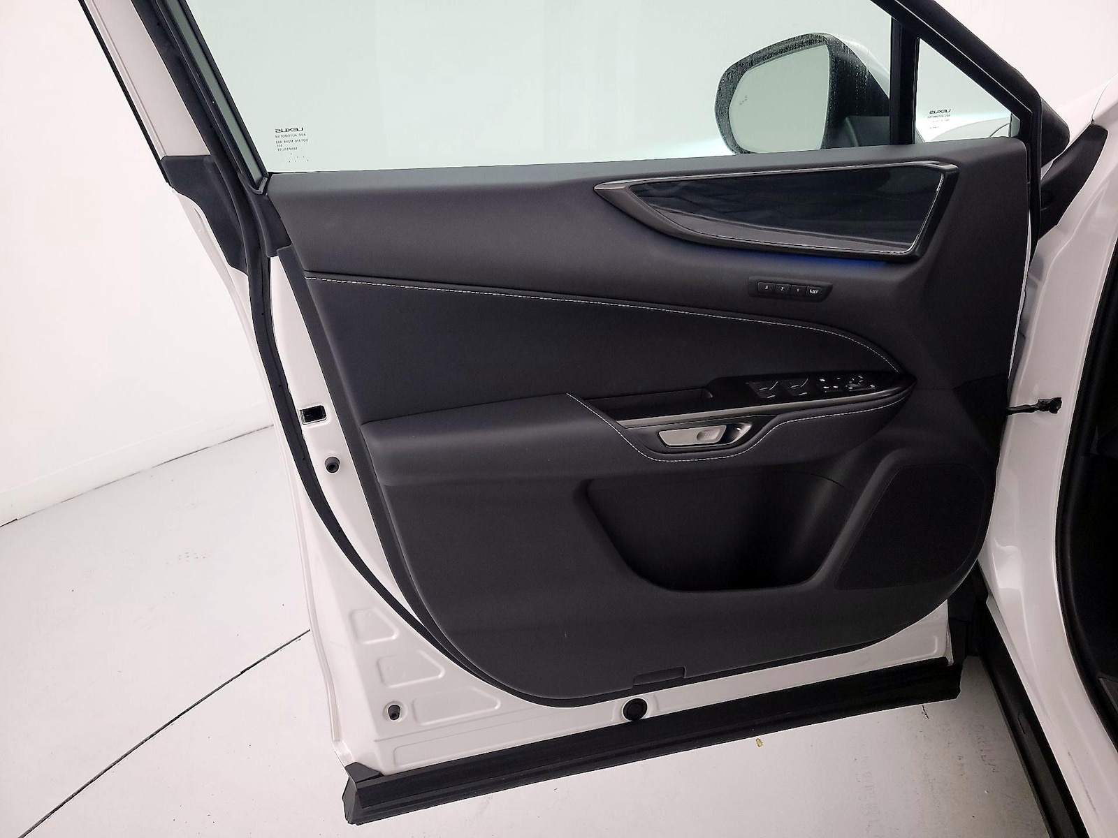 2025 Lexus NX 250 - Photo 13