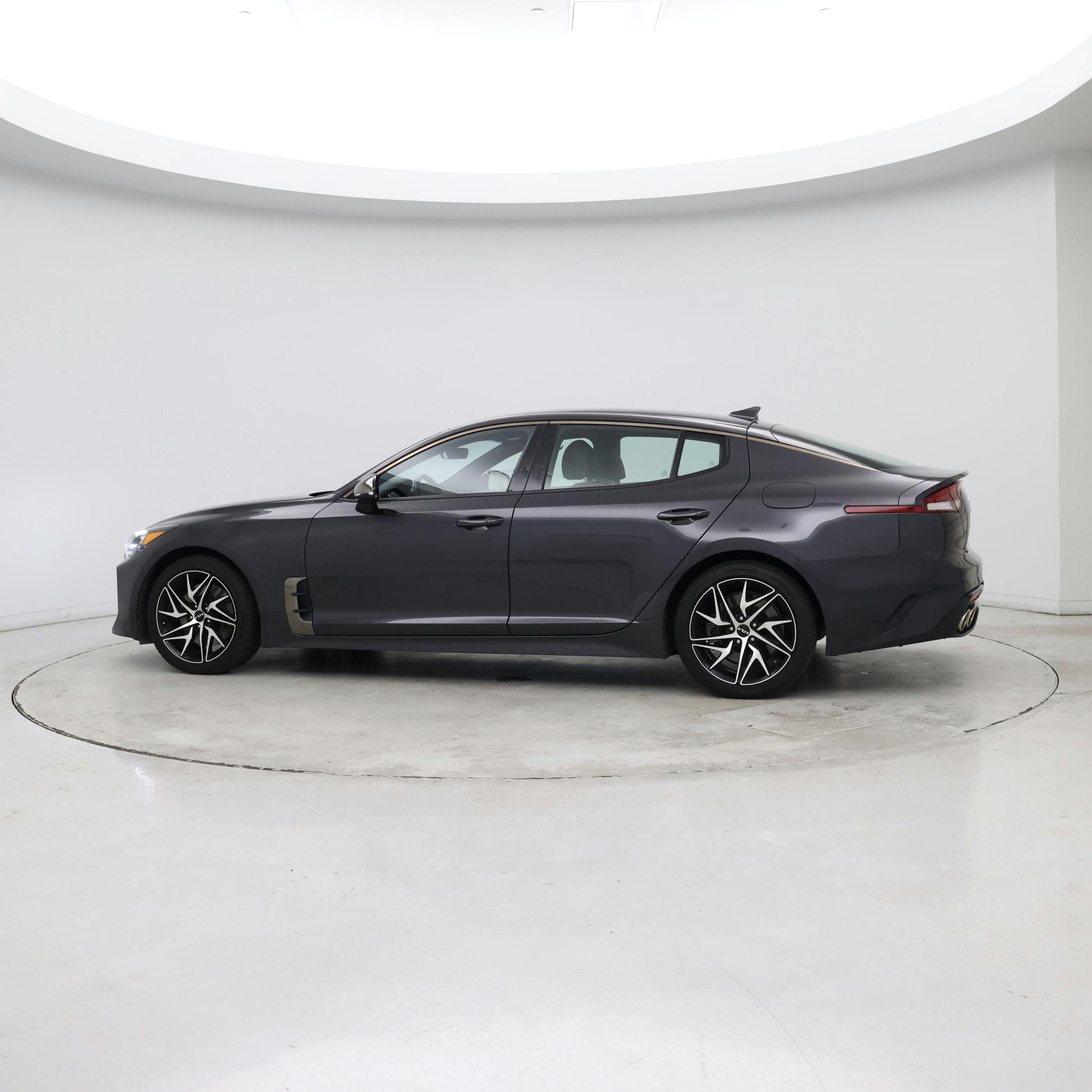Thumbnail: 2022 Kia Stinger - 3