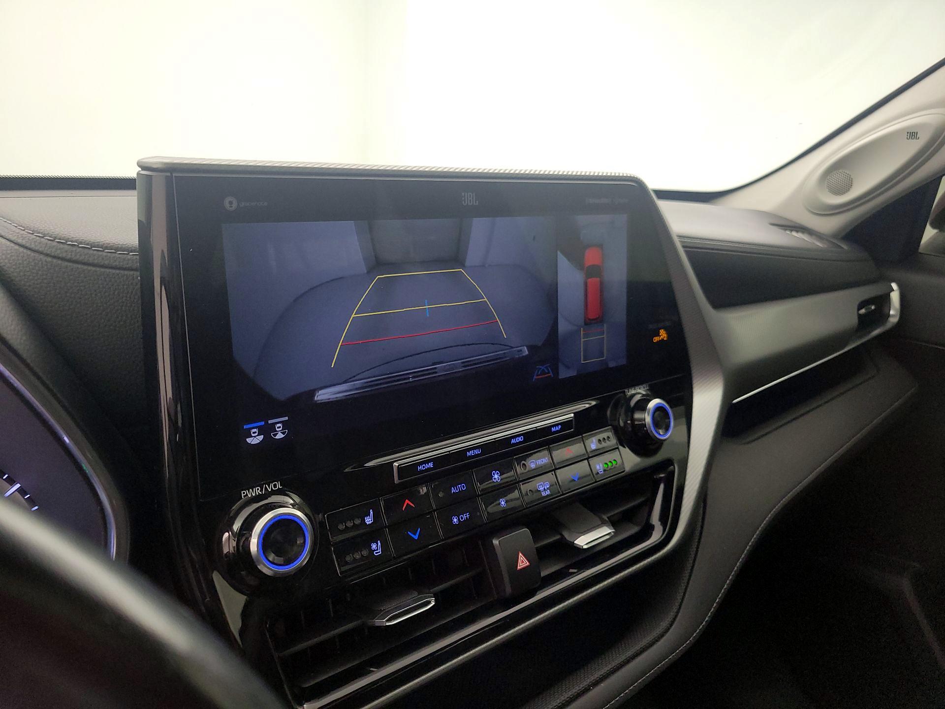Thumbnail: 2020 Toyota Highlander - 15