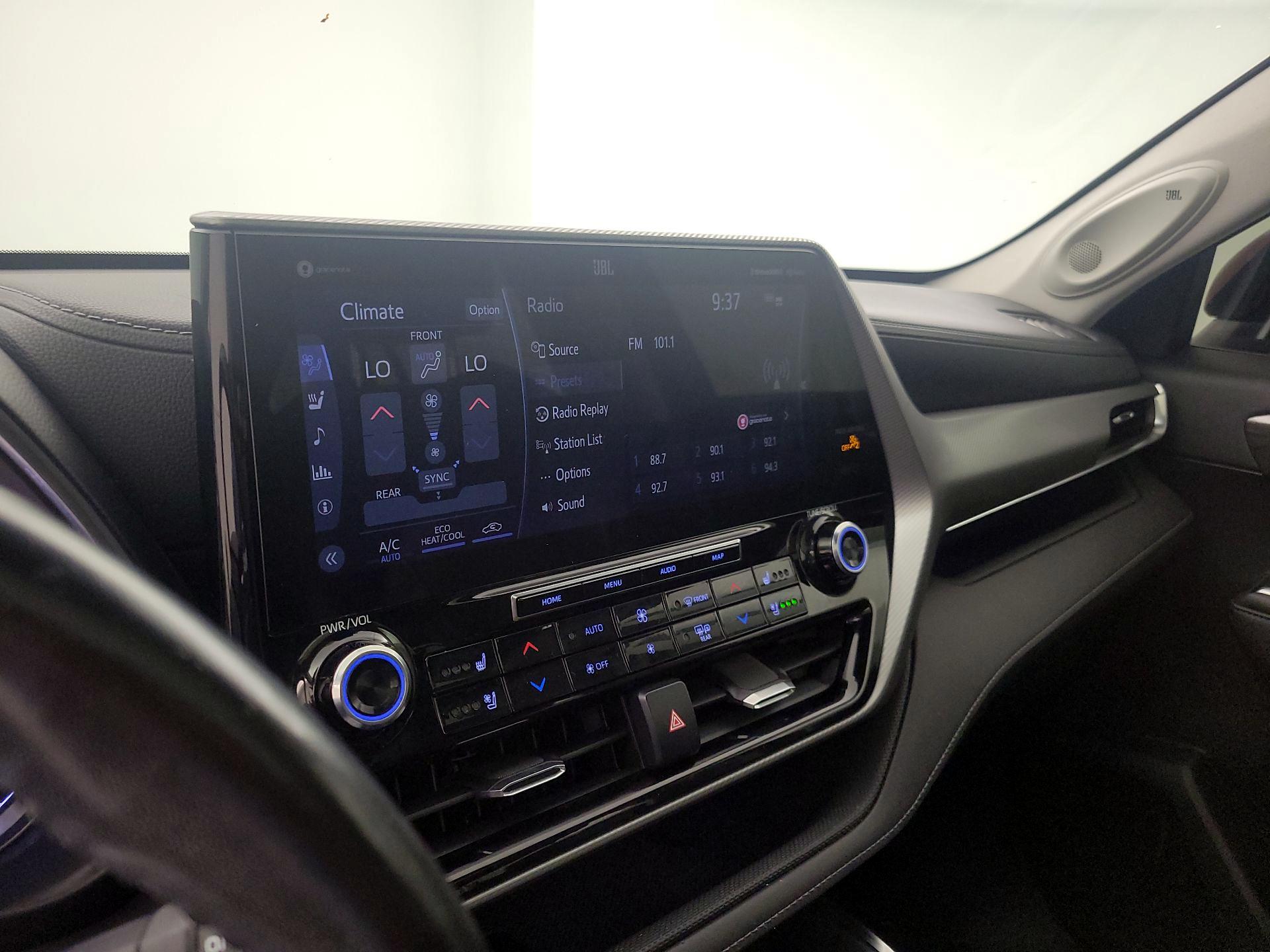 Thumbnail: 2020 Toyota Highlander - 16