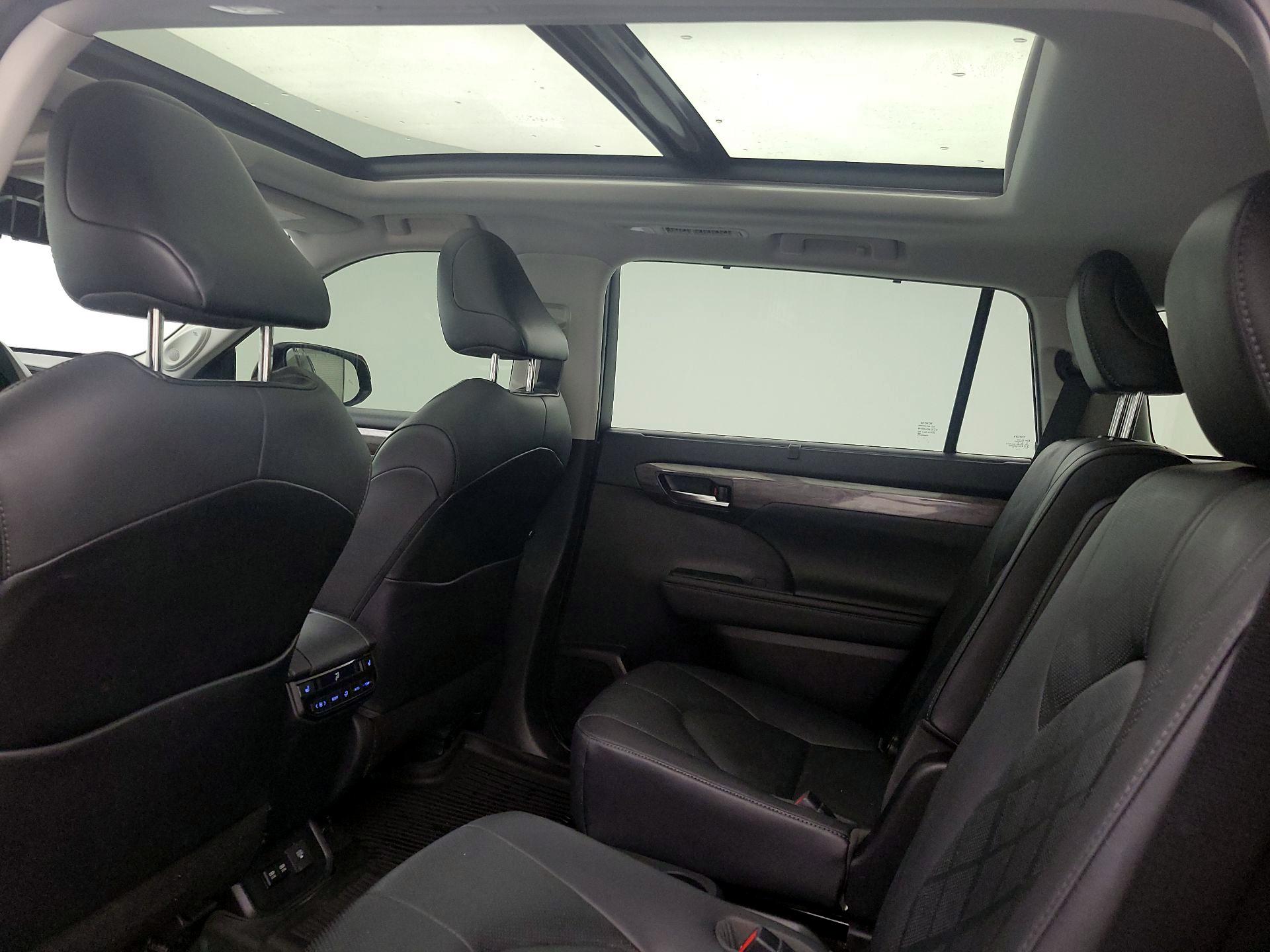 Thumbnail: 2020 Toyota Highlander - 20