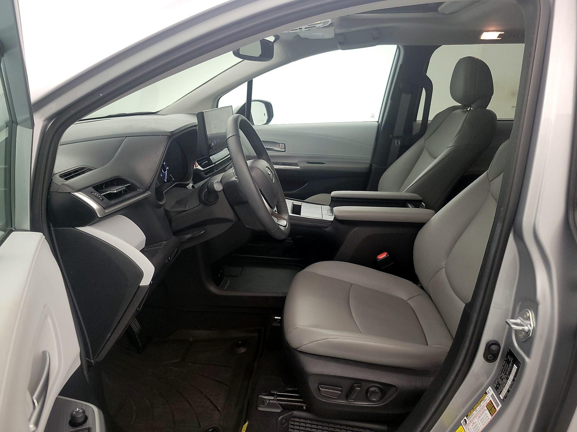 Thumbnail: 2025 Toyota Sienna - 11