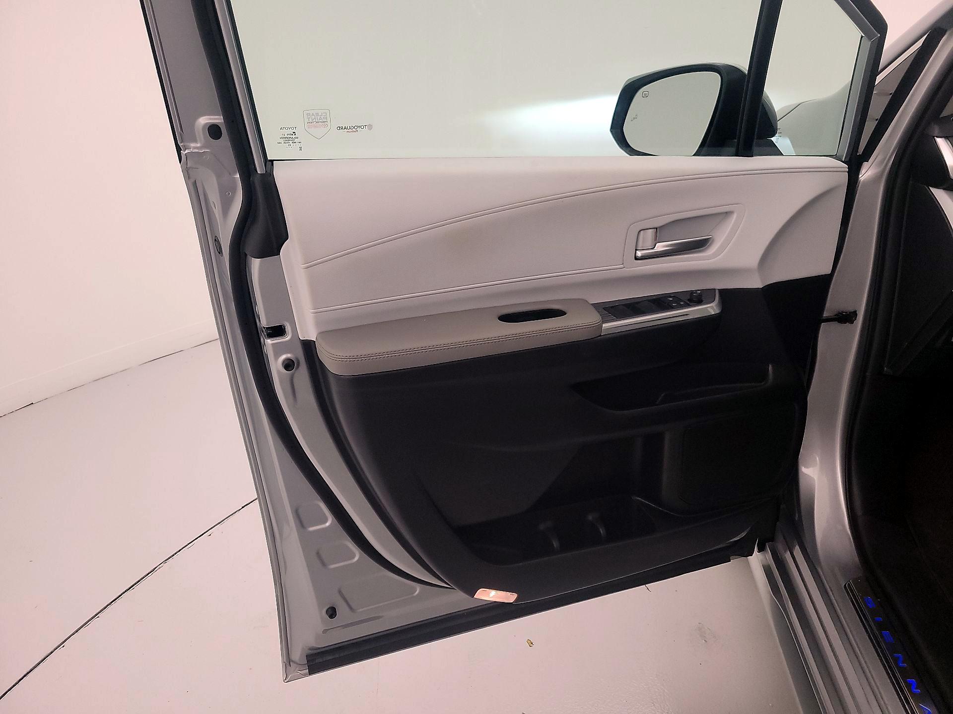 Thumbnail: 2025 Toyota Sienna - 12
