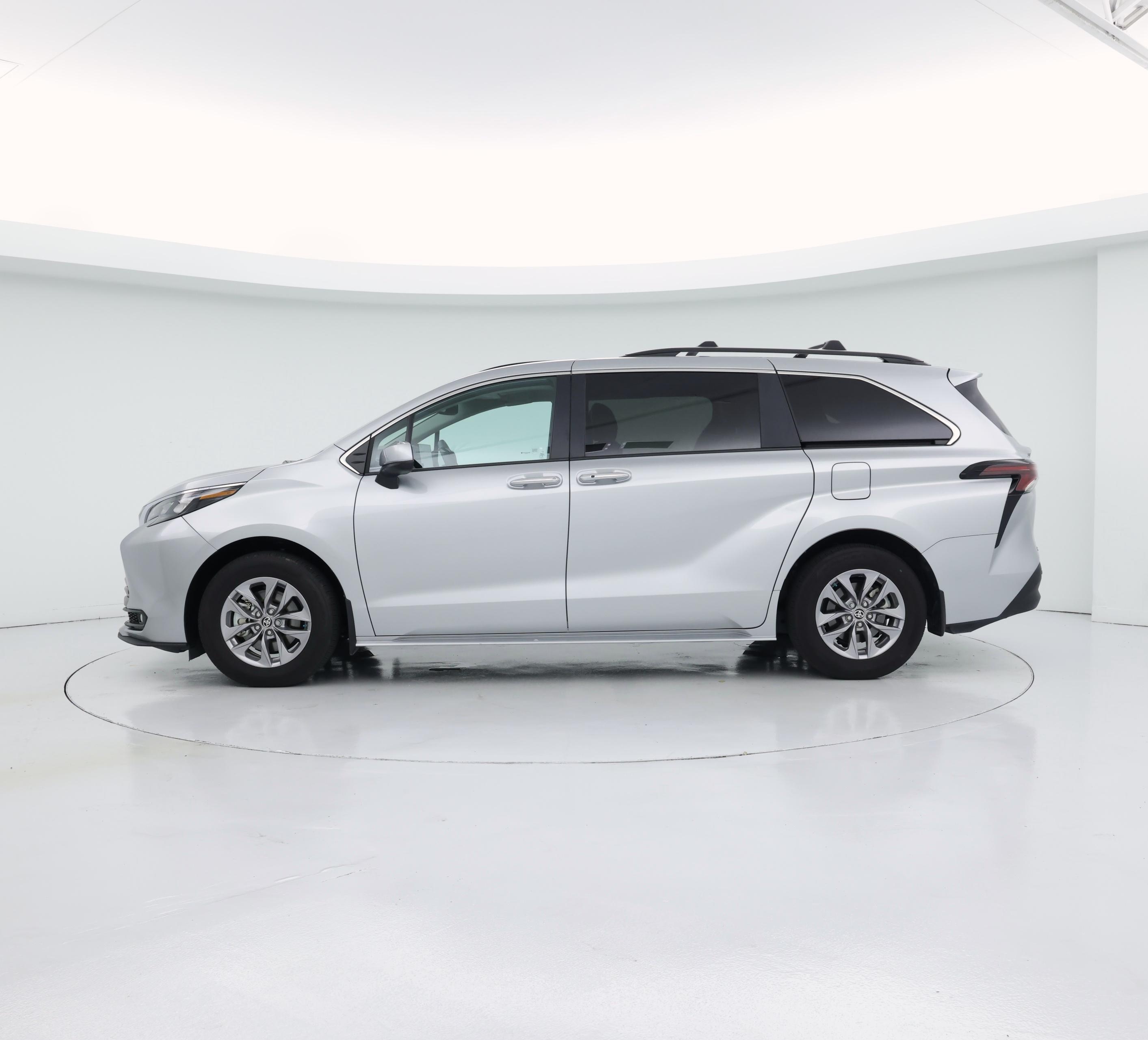 Thumbnail: 2025 Toyota Sienna - 3