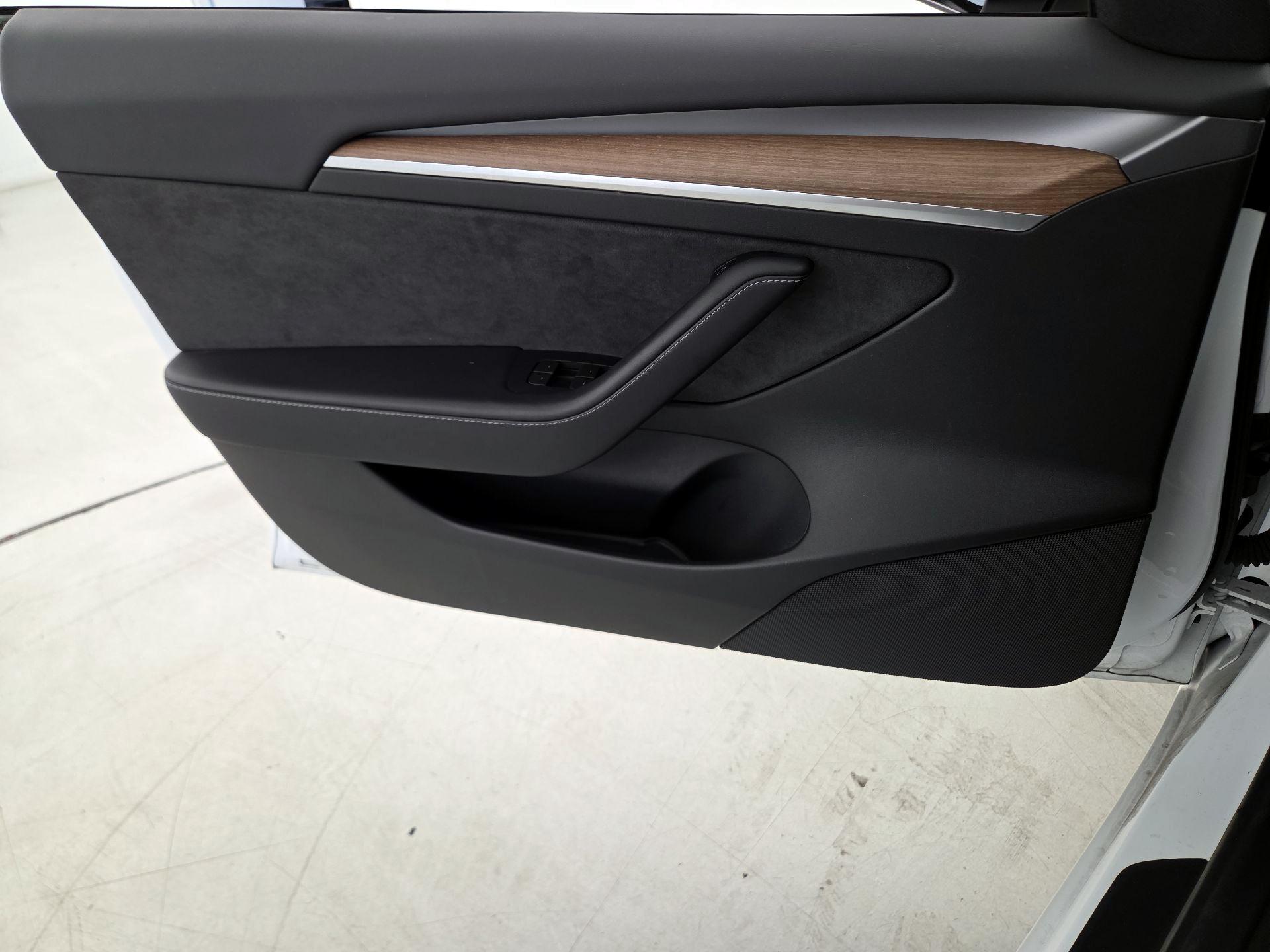 Thumbnail: 2023 Tesla Model 3 - 12