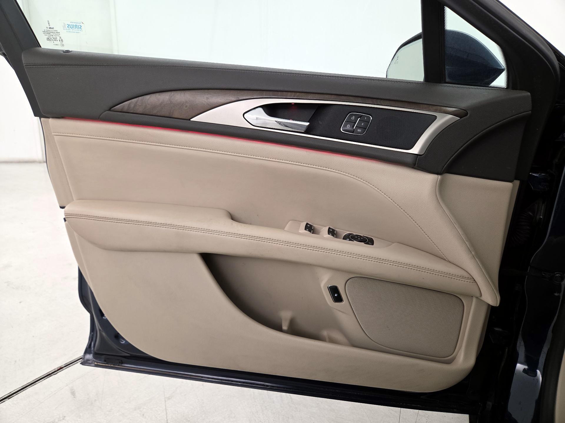 Thumbnail: 2017 Lincoln MKZ - 12